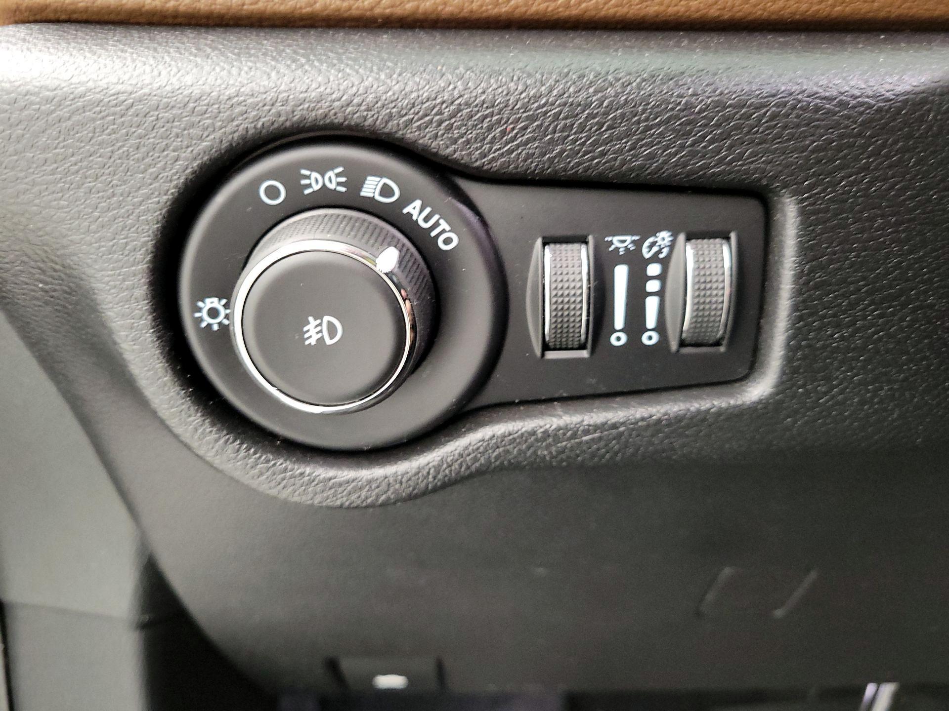 Thumbnail: 2021 Chrysler Pacifica - 13