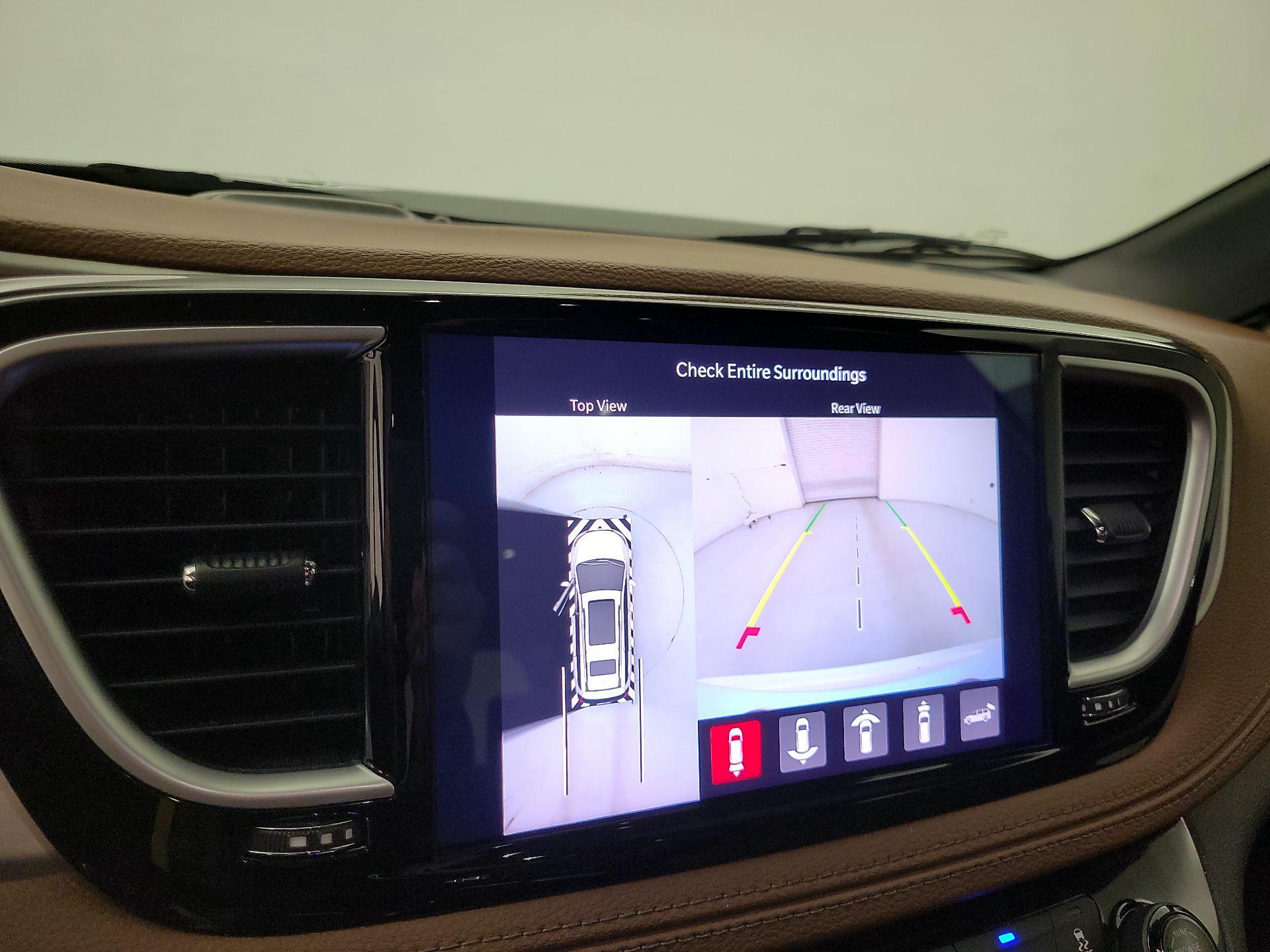 Thumbnail: 2021 Chrysler Pacifica - 15