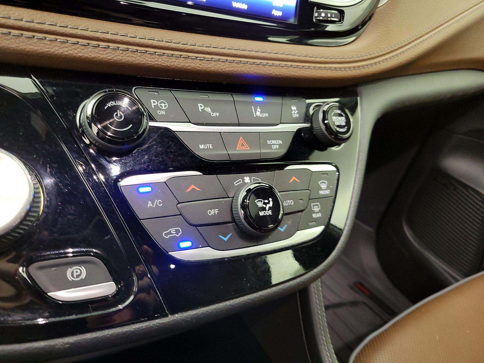 Thumbnail: 2021 Chrysler Pacifica - 17