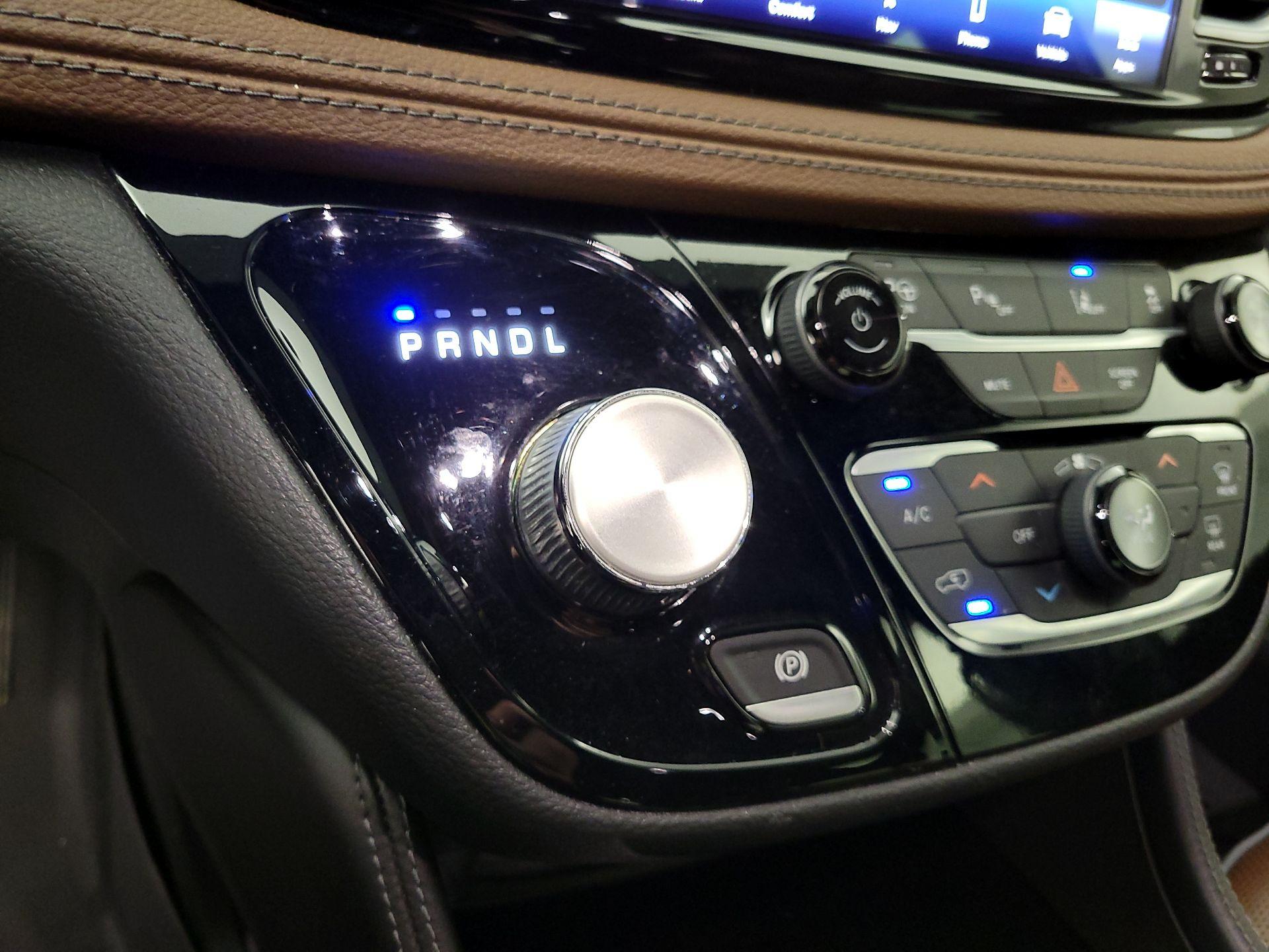 Thumbnail: 2021 Chrysler Pacifica - 18
