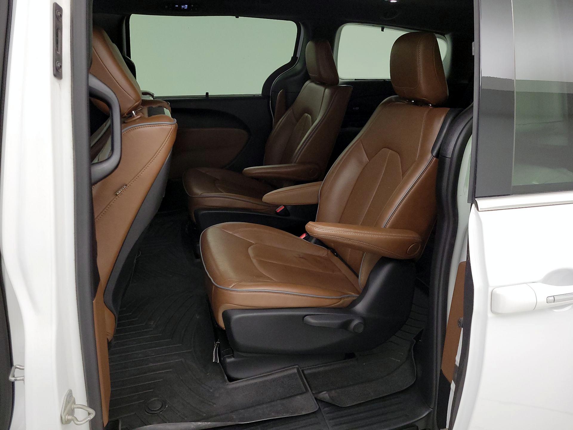 Thumbnail: 2021 Chrysler Pacifica - 20
