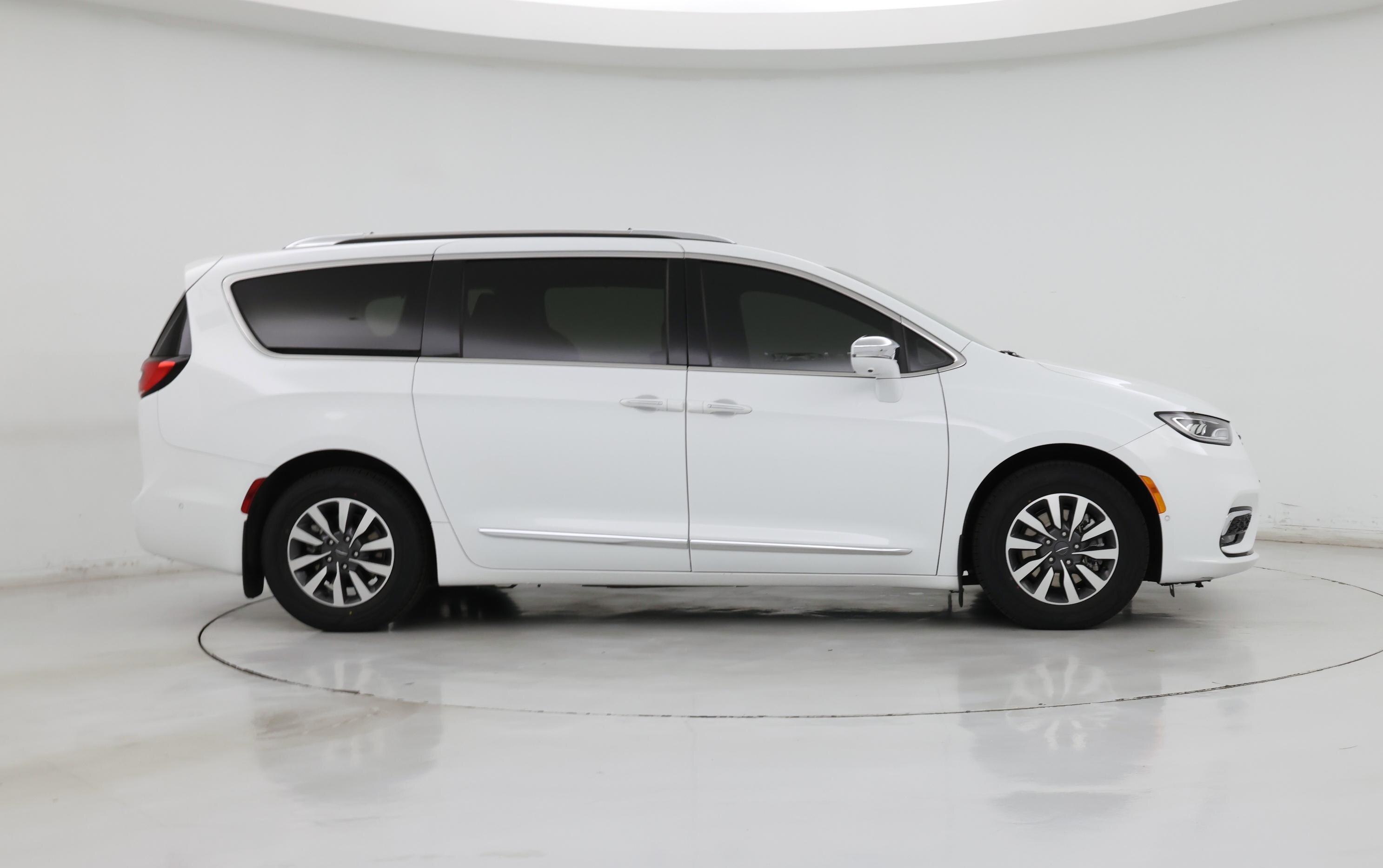 Thumbnail: 2021 Chrysler Pacifica - 7