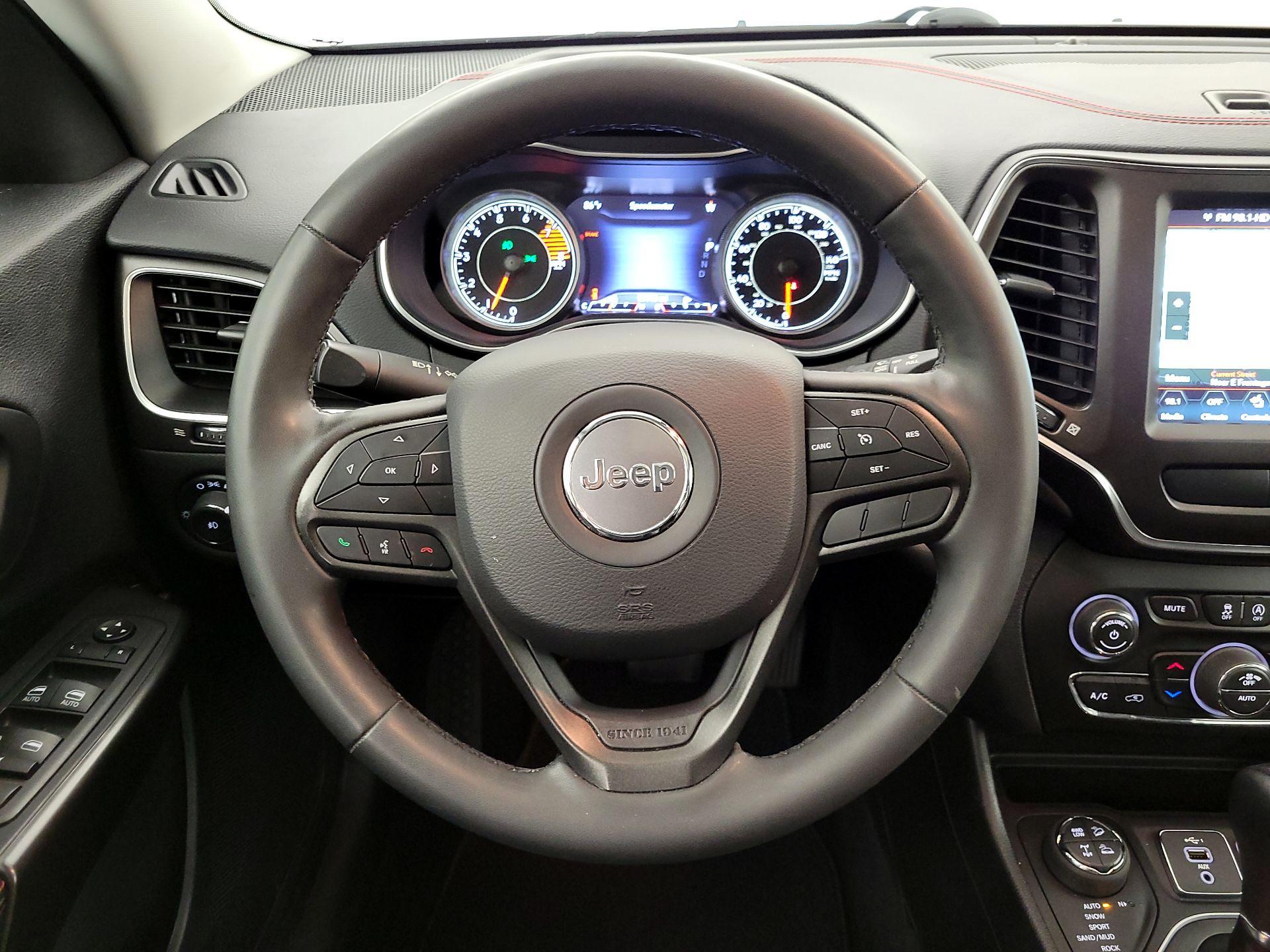 Thumbnail: 2022 Jeep Cherokee - 10