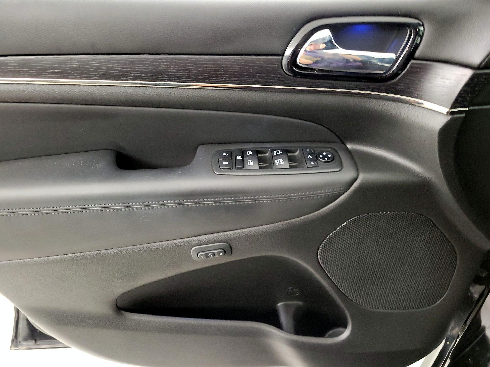 Thumbnail: 2019 Jeep Grand Cherokee - 12