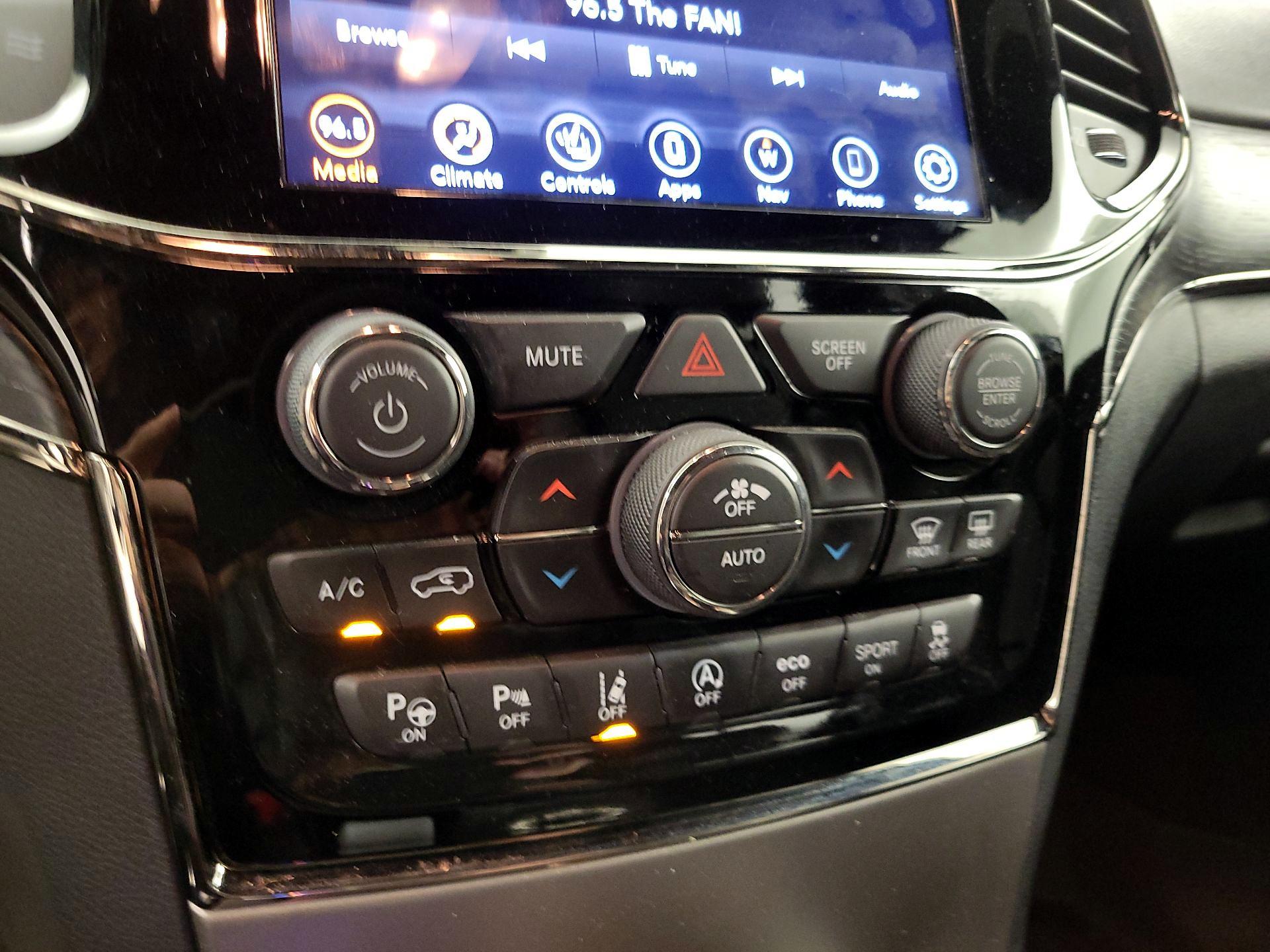 Thumbnail: 2019 Jeep Grand Cherokee - 17