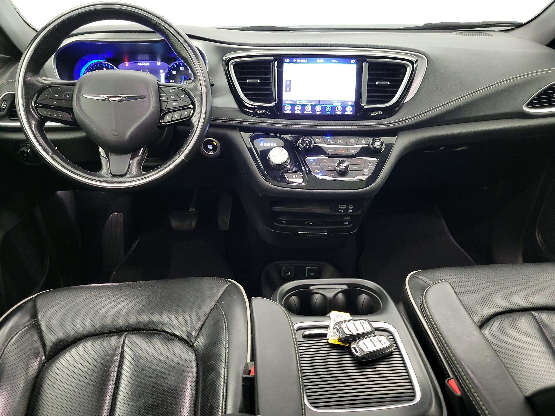 Thumbnail: 2019 Chrysler Pacifica - 9