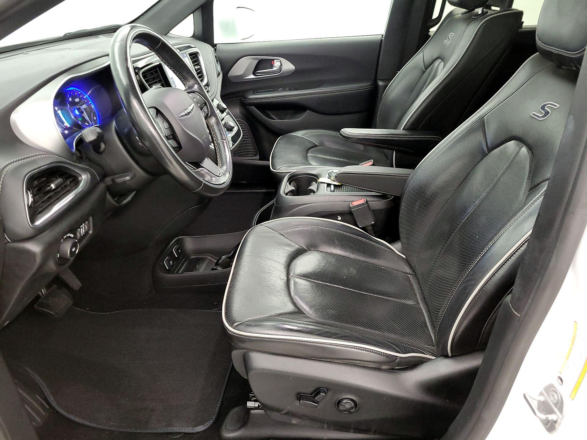 Thumbnail: 2019 Chrysler Pacifica - 11