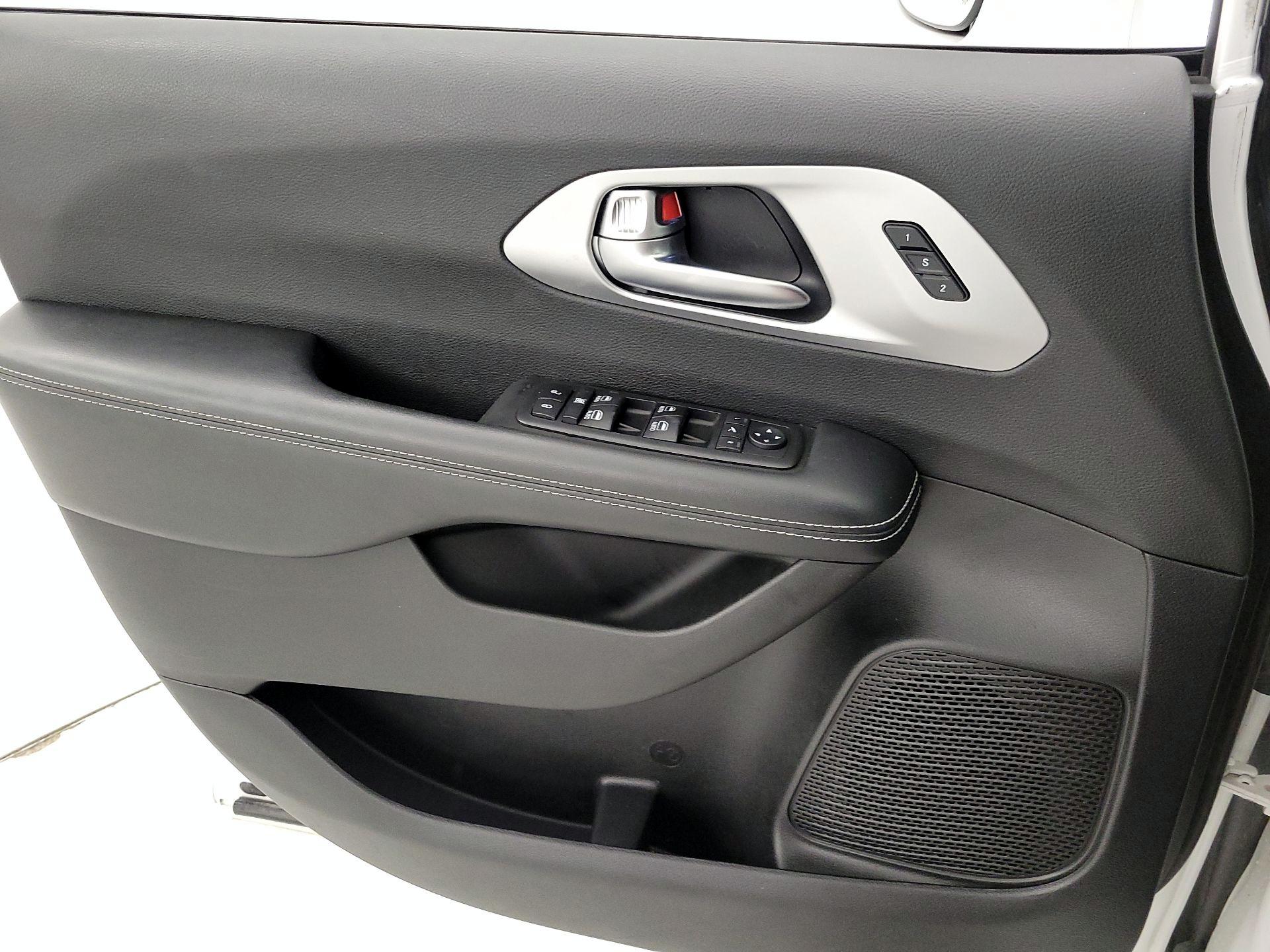 Thumbnail: 2019 Chrysler Pacifica - 12