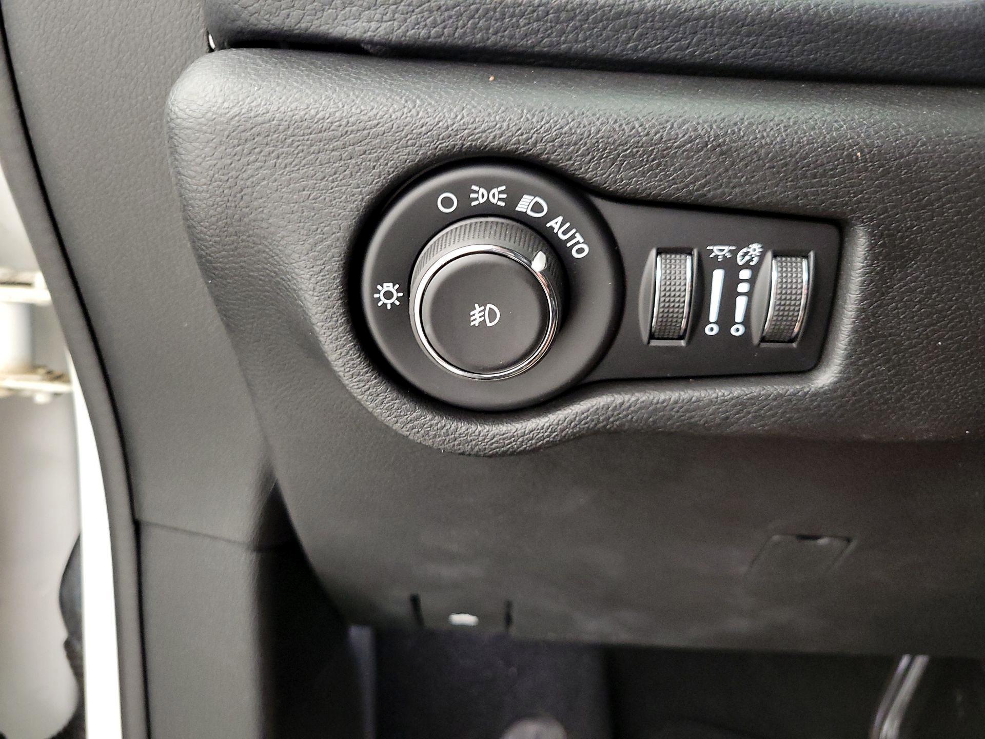 Thumbnail: 2019 Chrysler Pacifica - 13