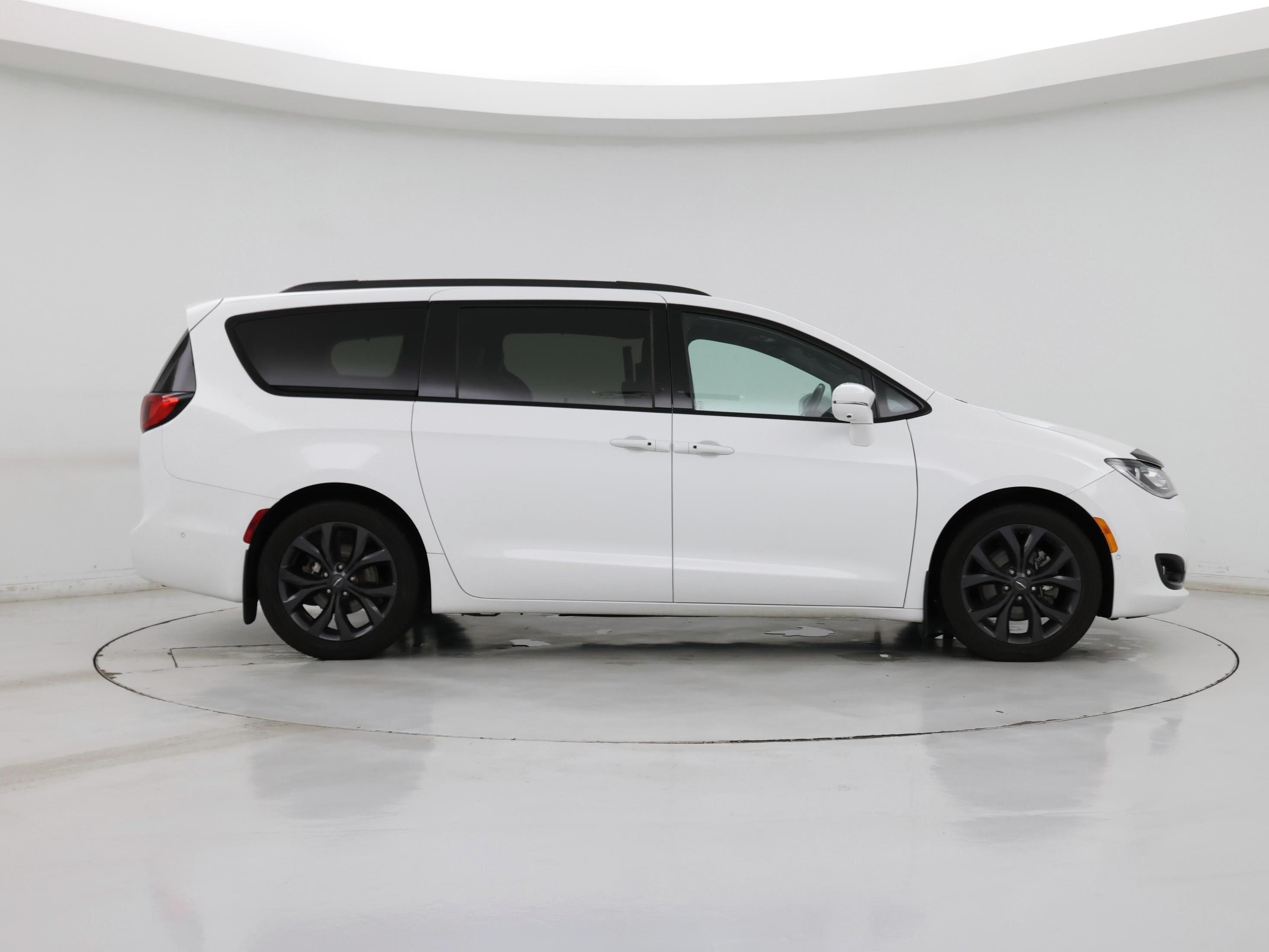 Thumbnail: 2019 Chrysler Pacifica - 7