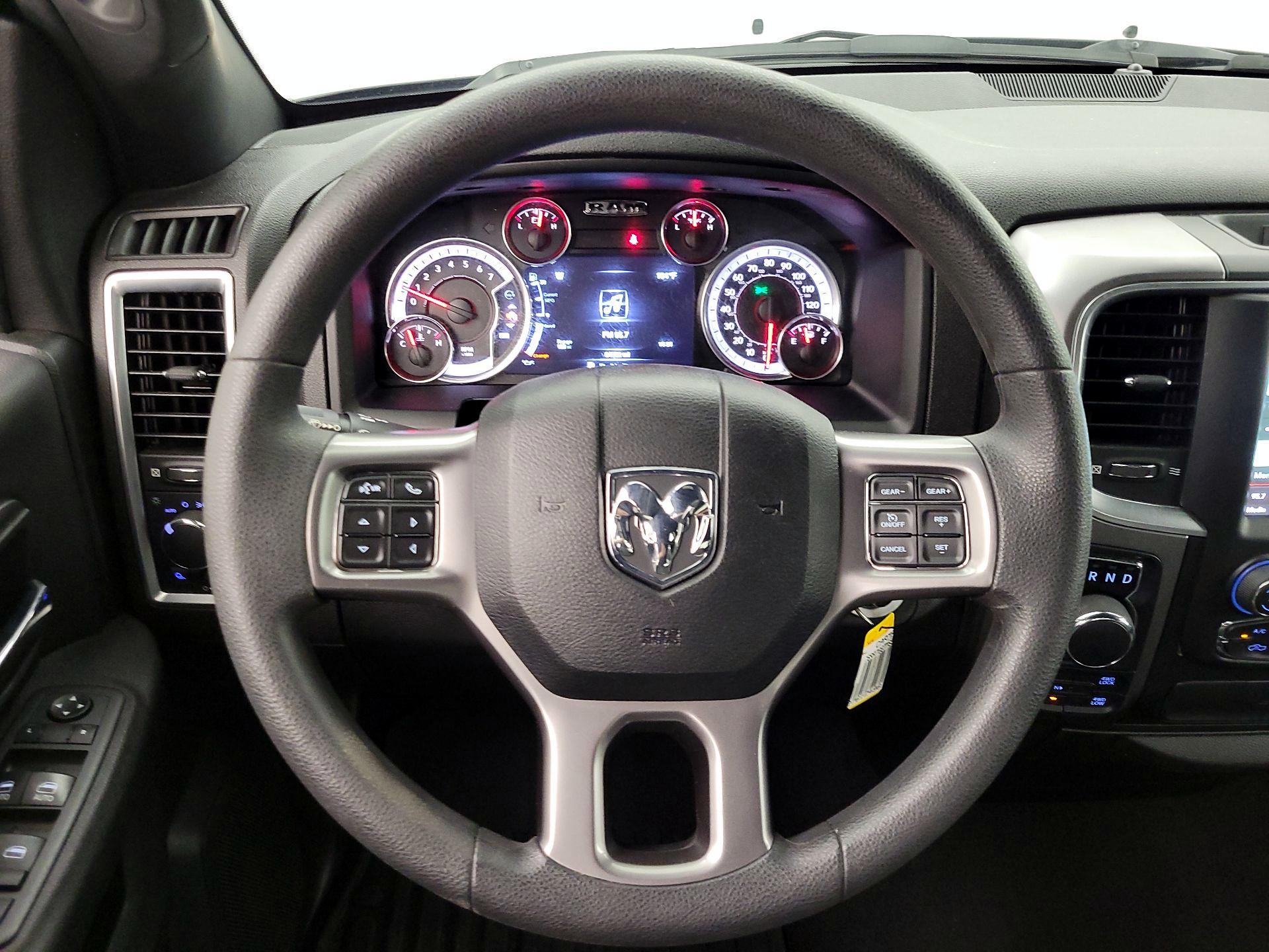 Thumbnail: 2021 RAM 1500 Classic - 10