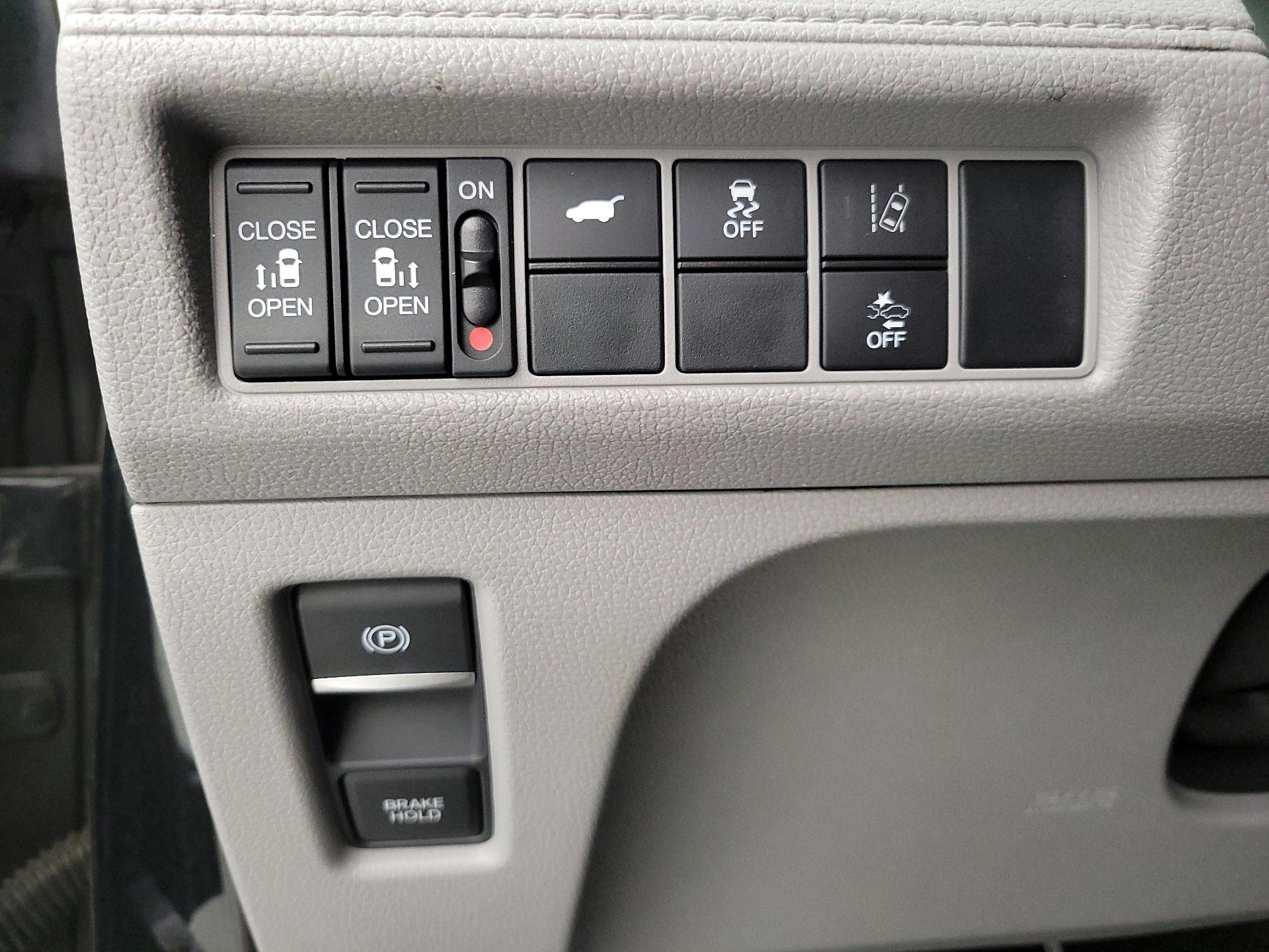 Thumbnail: 2019 Honda Odyssey - 13