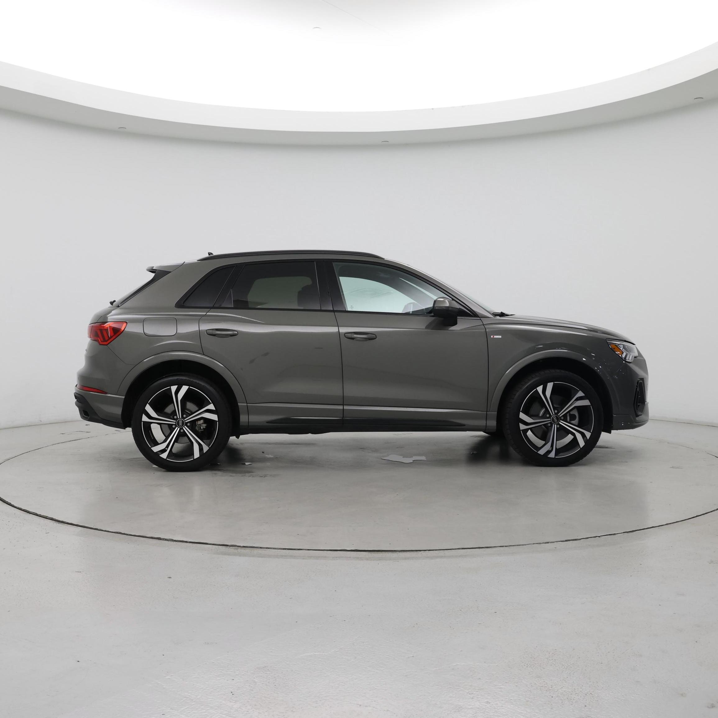 Thumbnail: 2023 Audi Q3 - 7