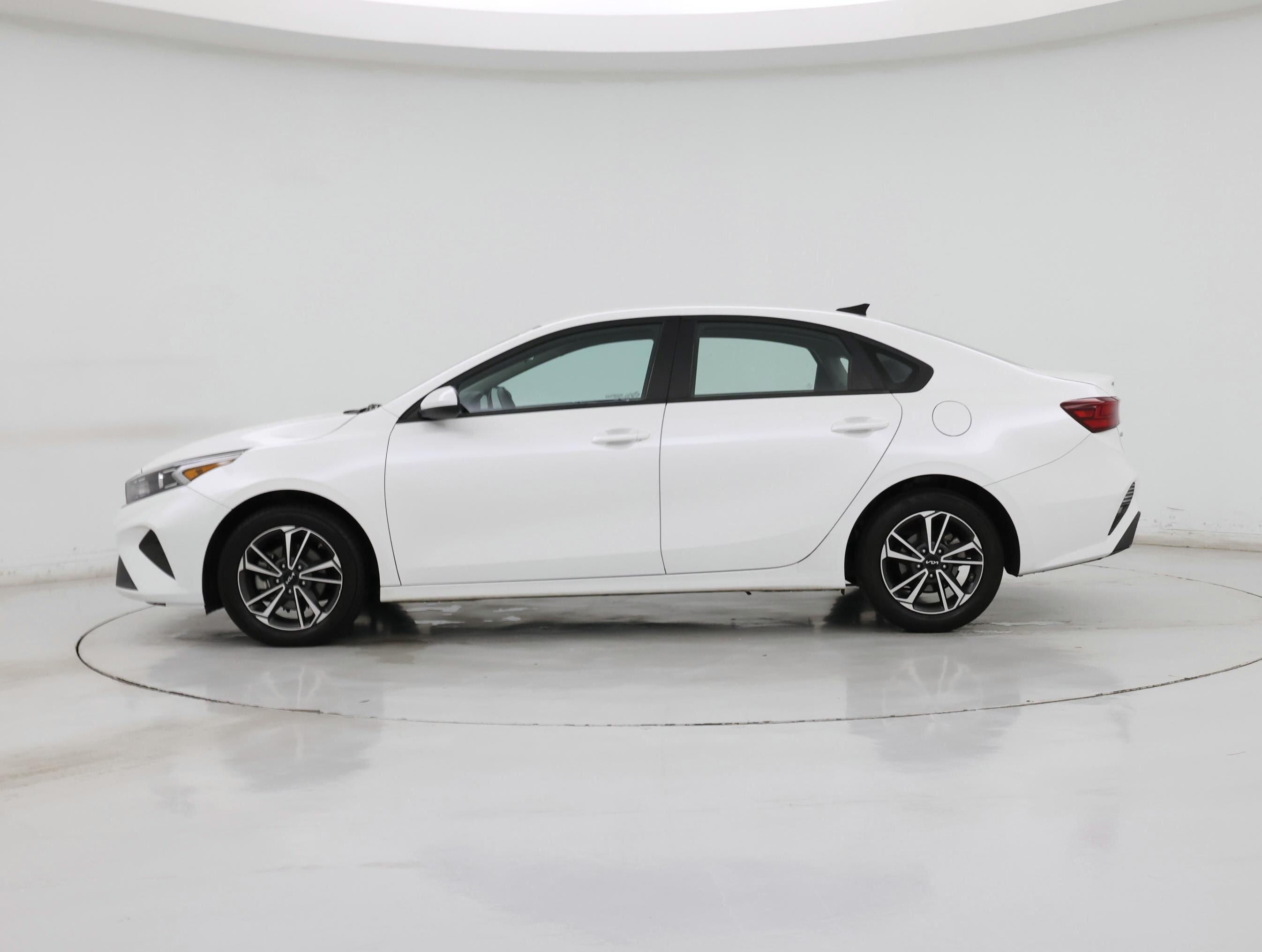 Thumbnail: 2023 Kia Forte - 3