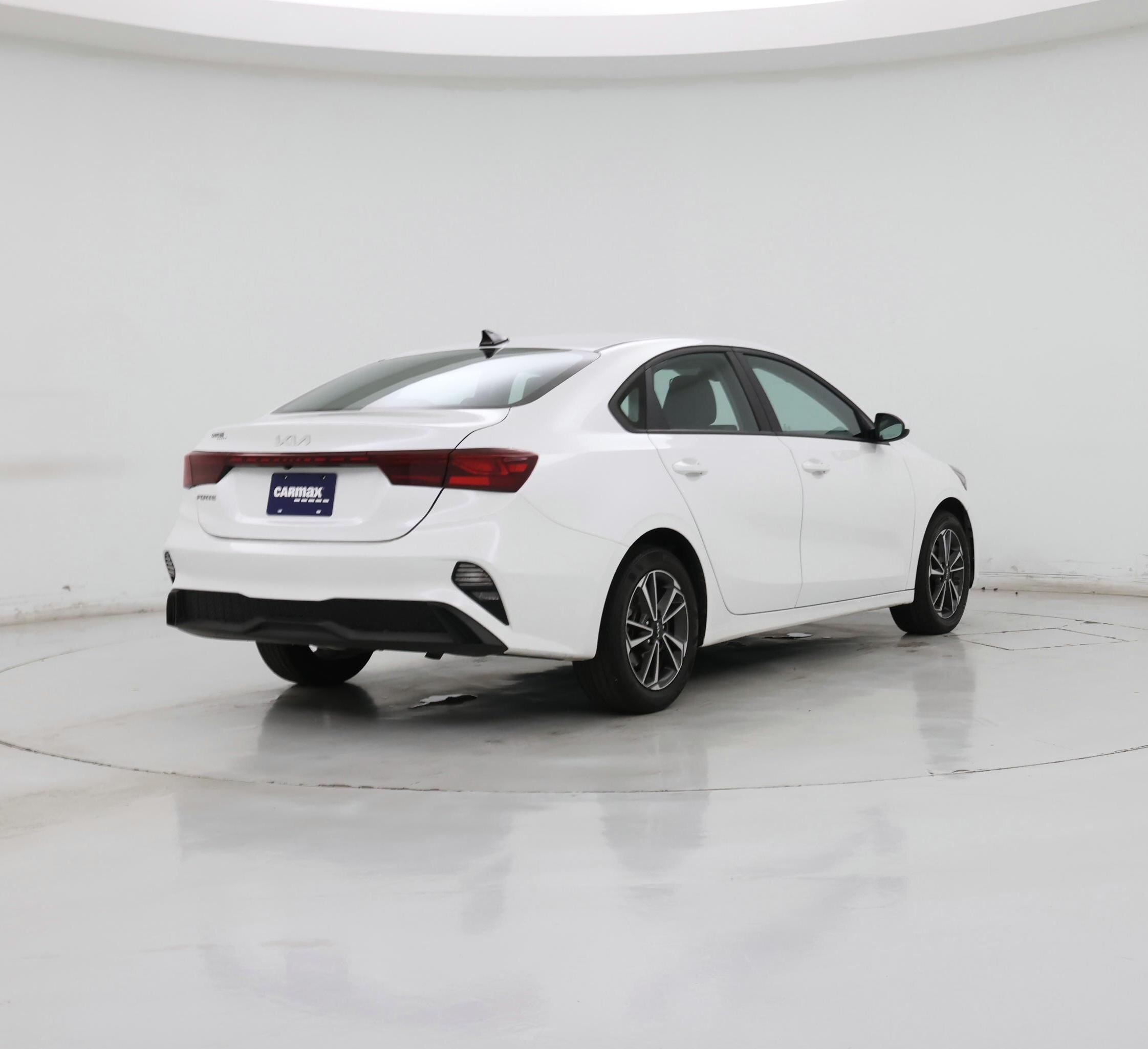 Thumbnail: 2023 Kia Forte - 8
