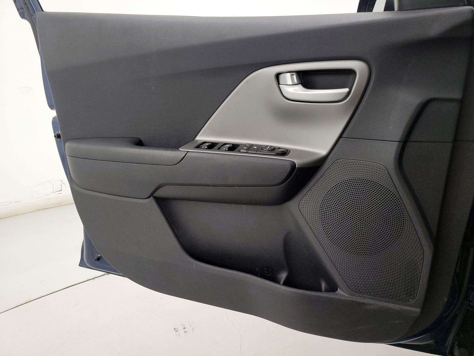 Thumbnail: 2018 Kia Niro - 12