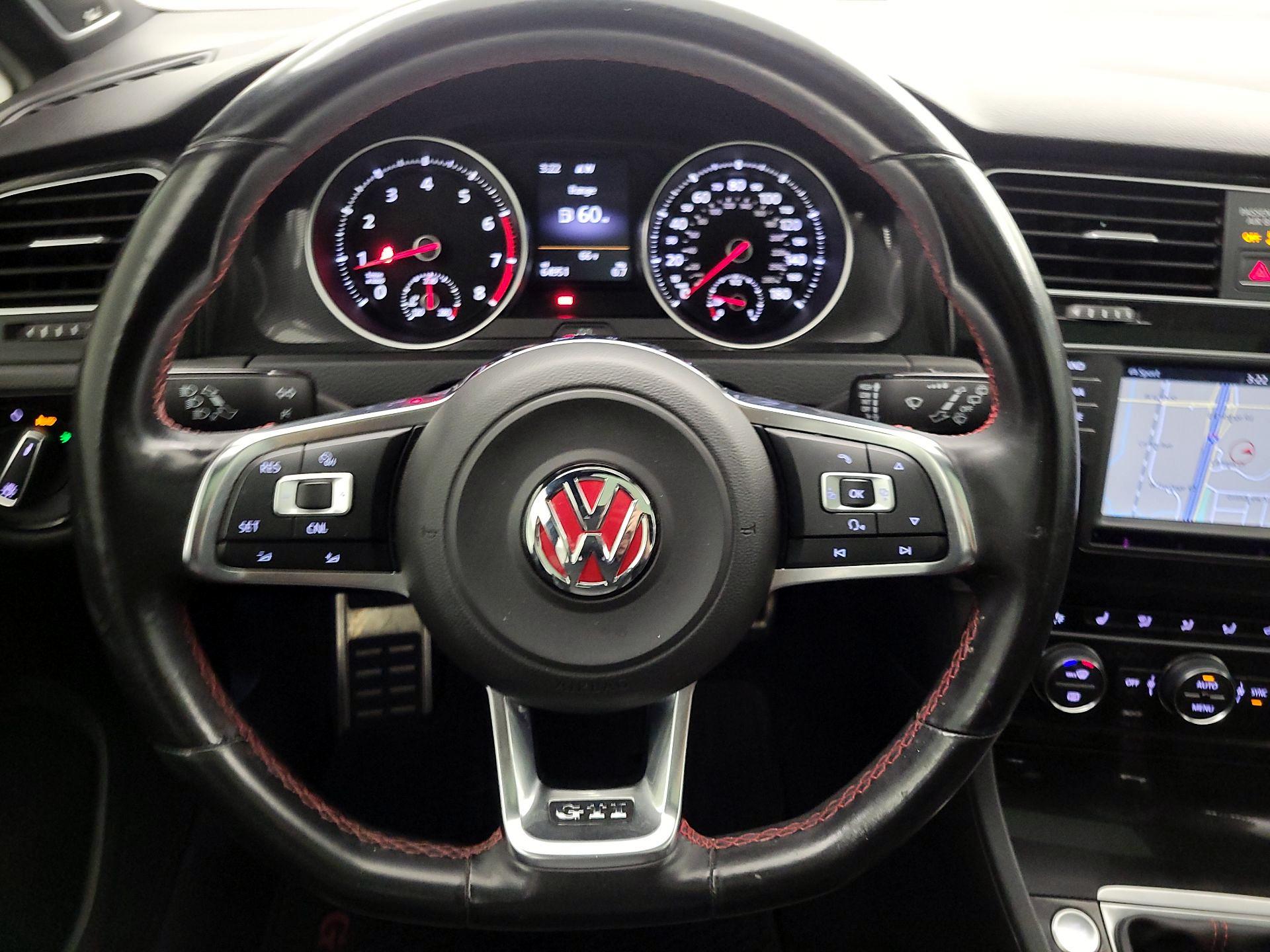 Thumbnail: 2016 Volkswagen Golf - 10