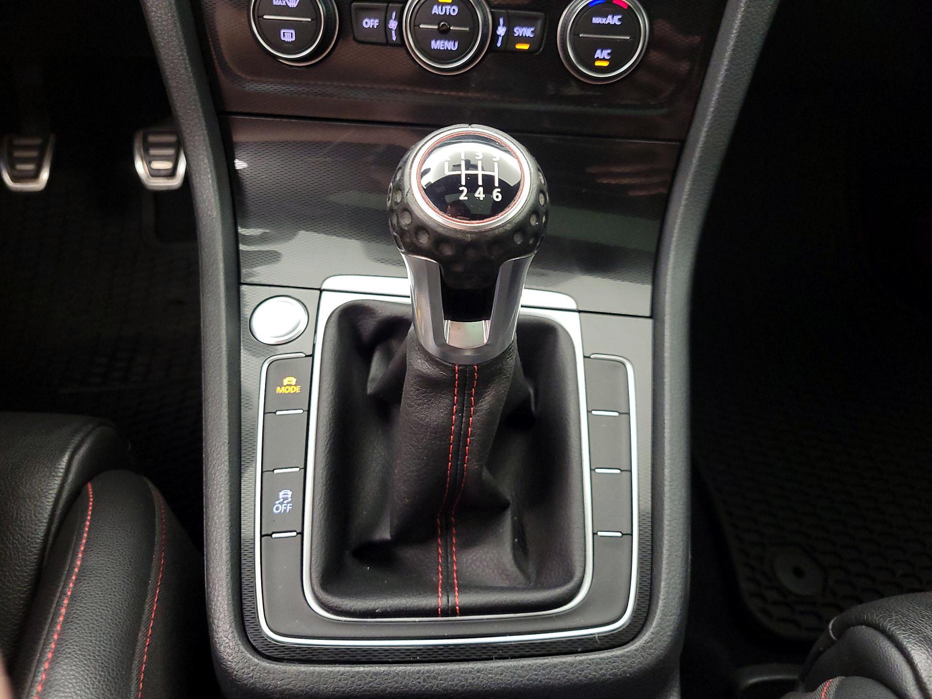 Thumbnail: 2016 Volkswagen Golf - 18