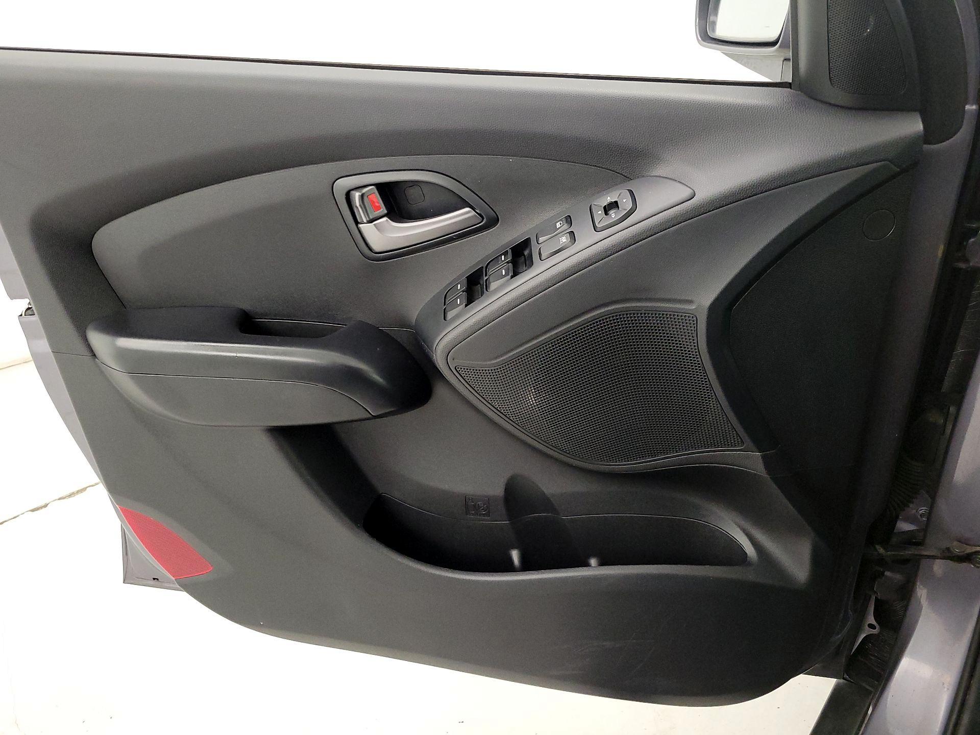 Thumbnail: 2015 Hyundai Tucson - 12