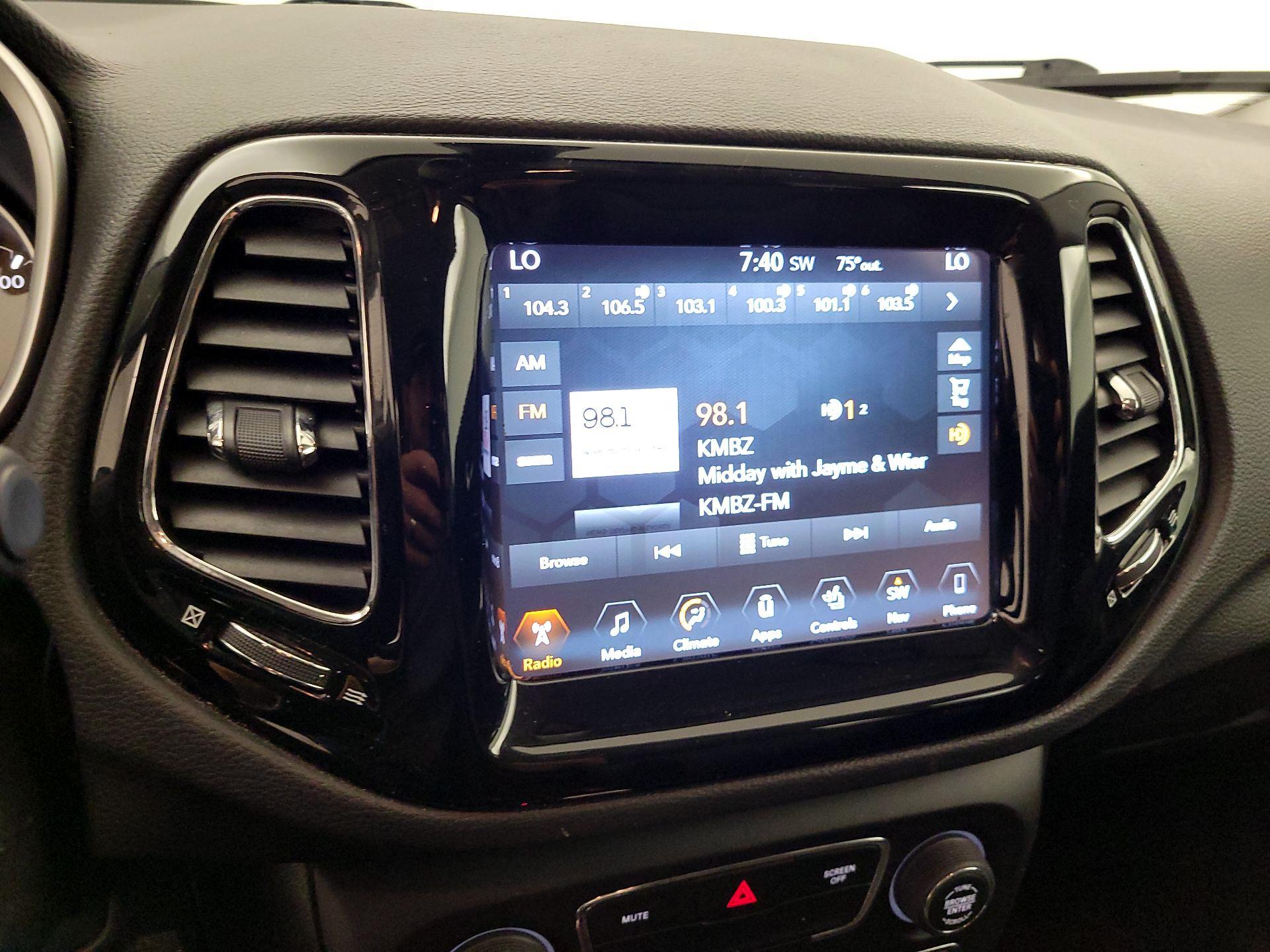 Thumbnail: 2018 Jeep Compass - 16