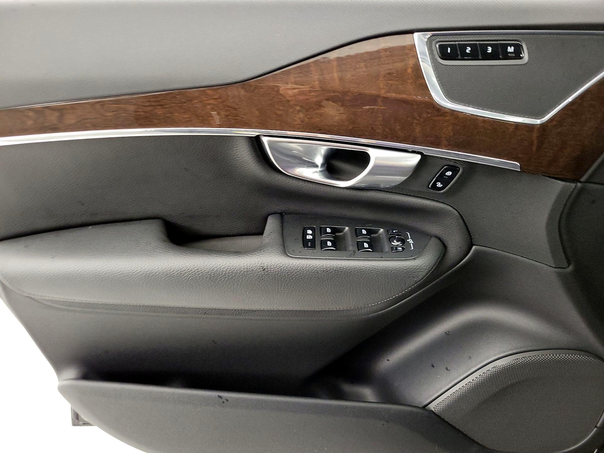 Thumbnail: 2016 Volvo XC90 - 12