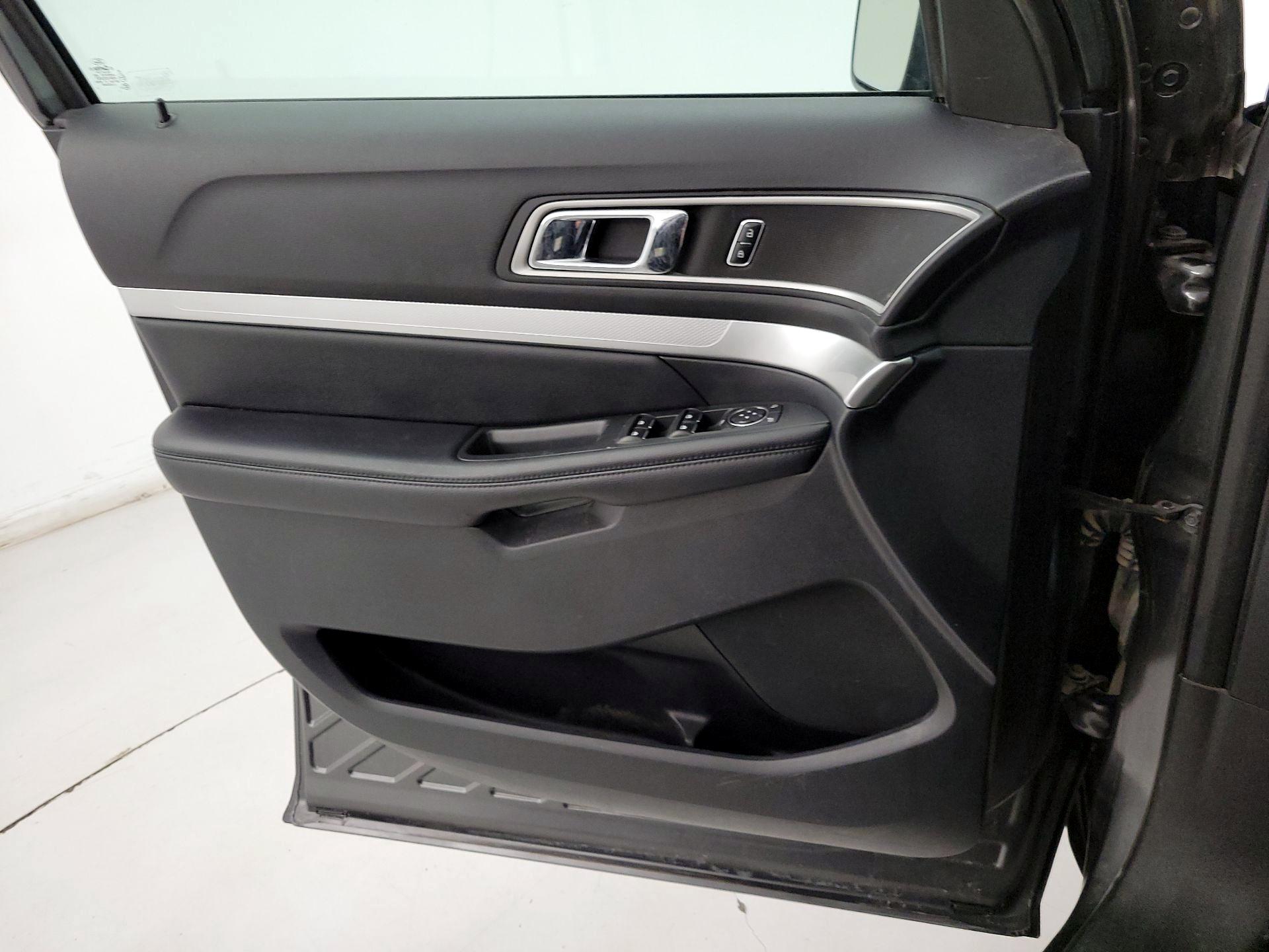 Thumbnail: 2017 Ford Explorer - 12