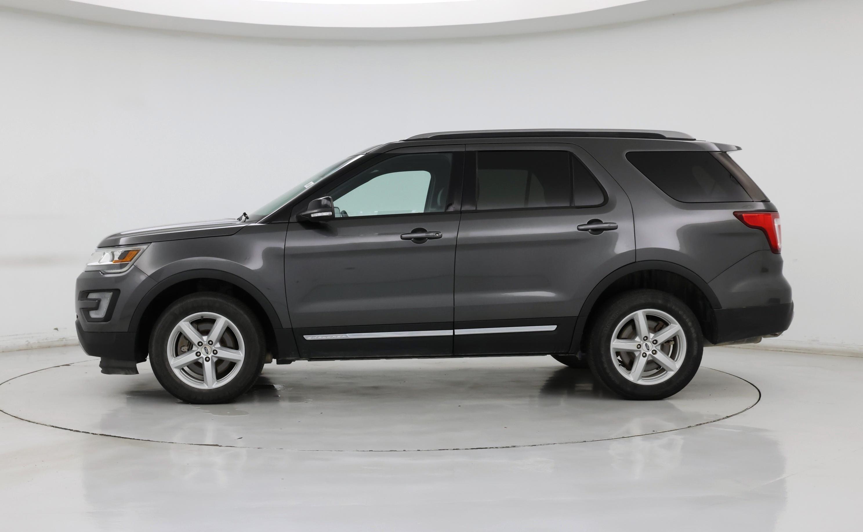 Thumbnail: 2017 Ford Explorer - 3