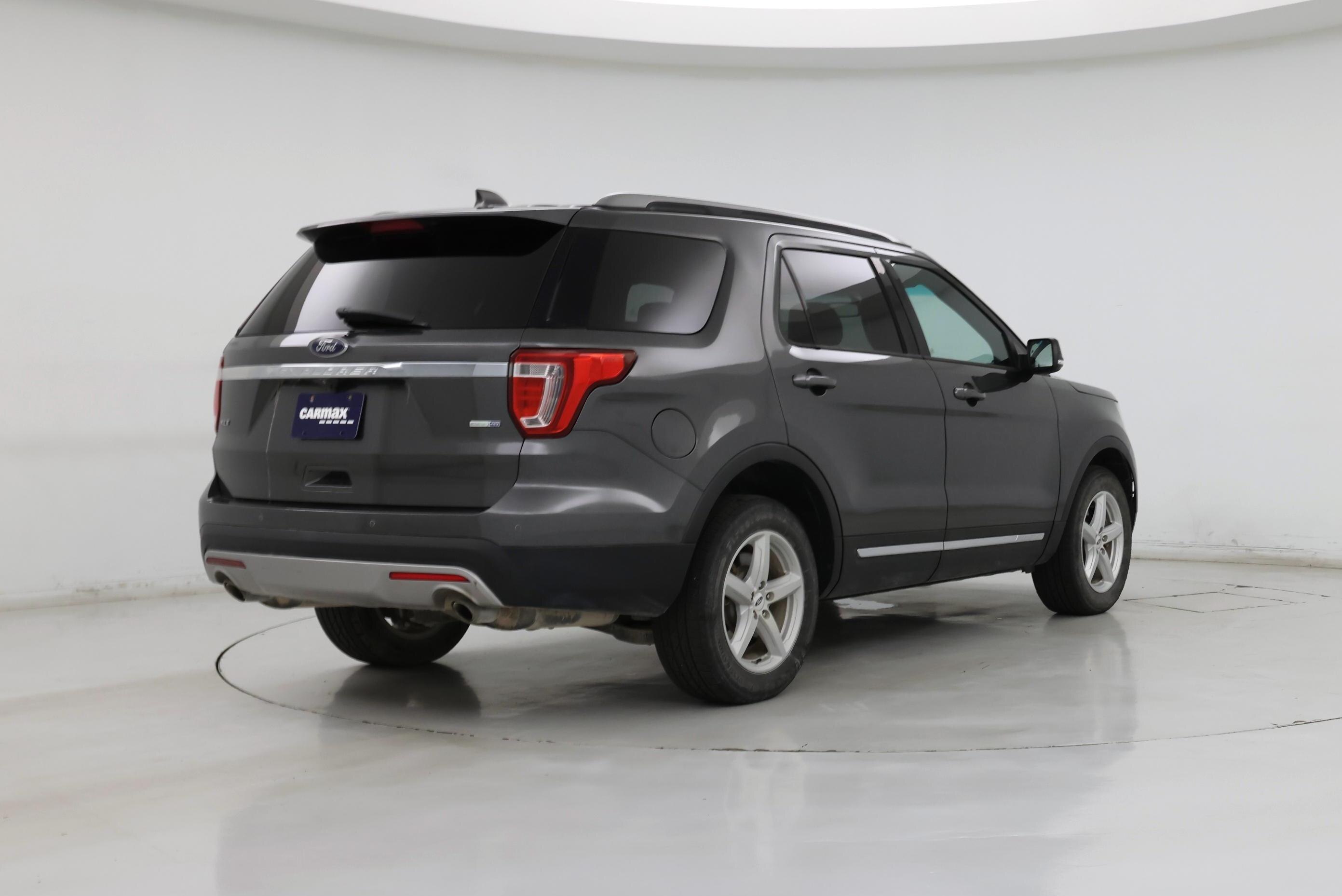 Thumbnail: 2017 Ford Explorer - 8