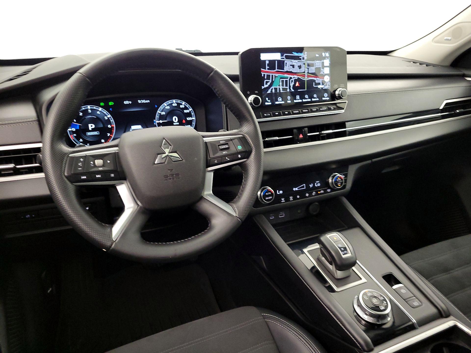 Thumbnail: 2024 Mitsubishi Outlander - 9