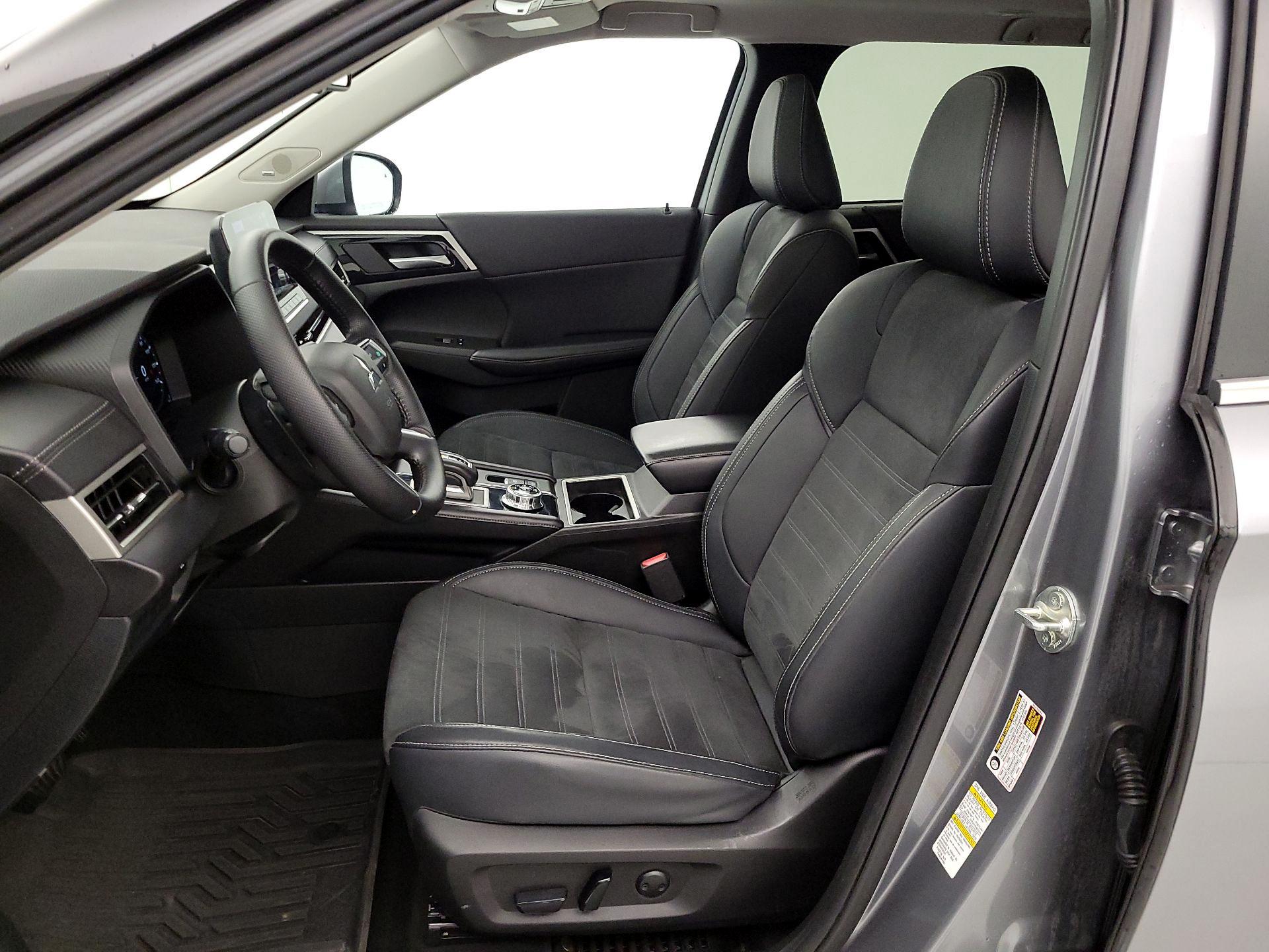 Thumbnail: 2024 Mitsubishi Outlander - 11