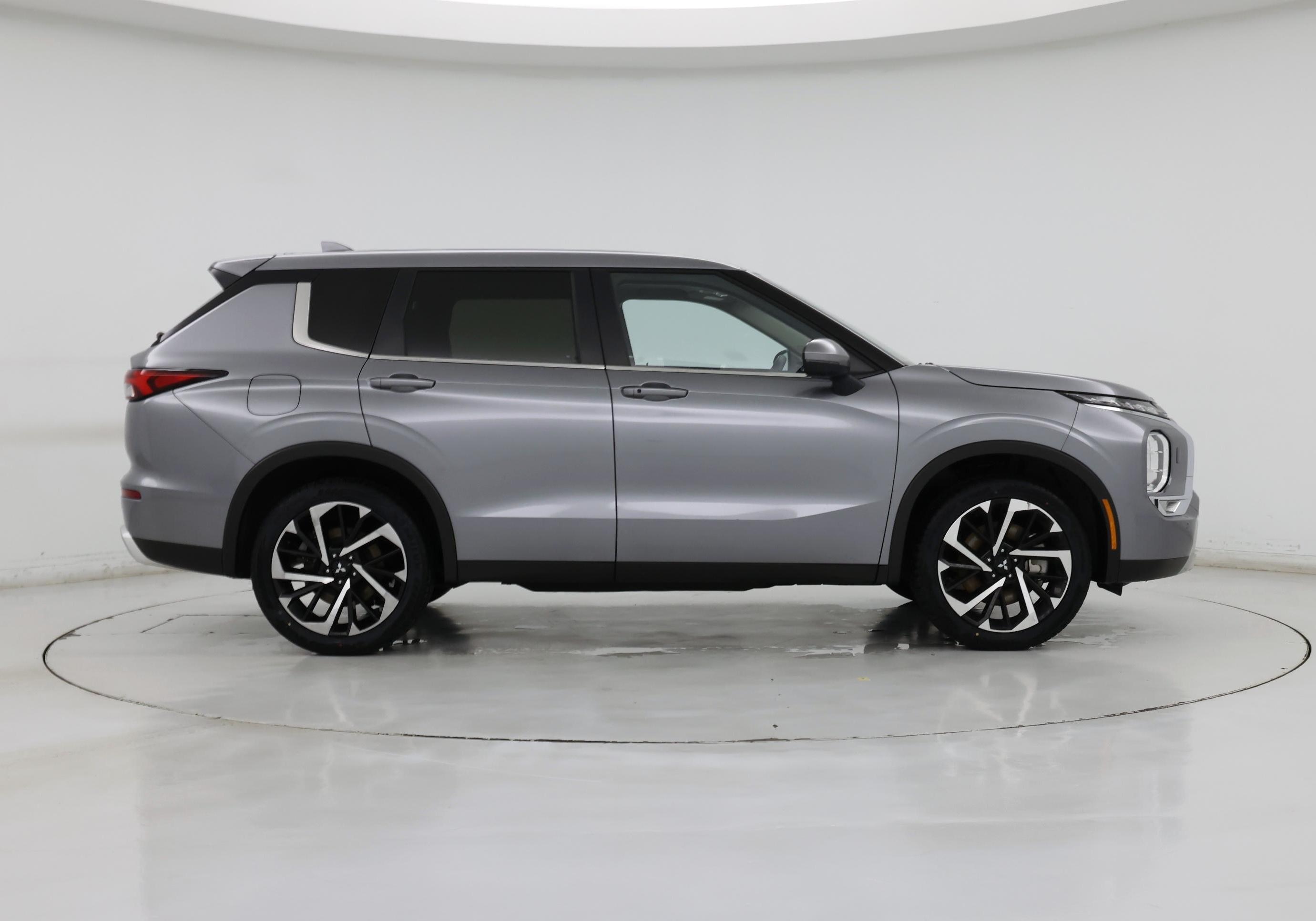 Thumbnail: 2024 Mitsubishi Outlander - 7