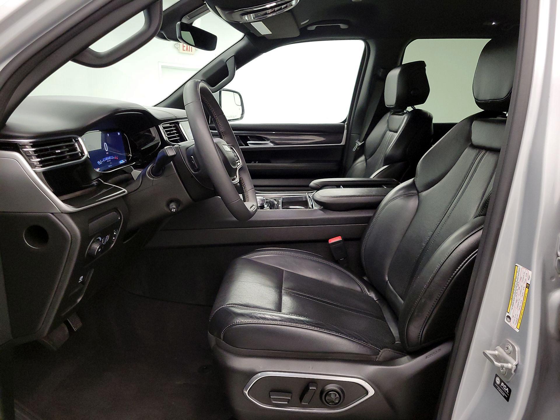 Thumbnail: 2022 Jeep Wagoneer - 11
