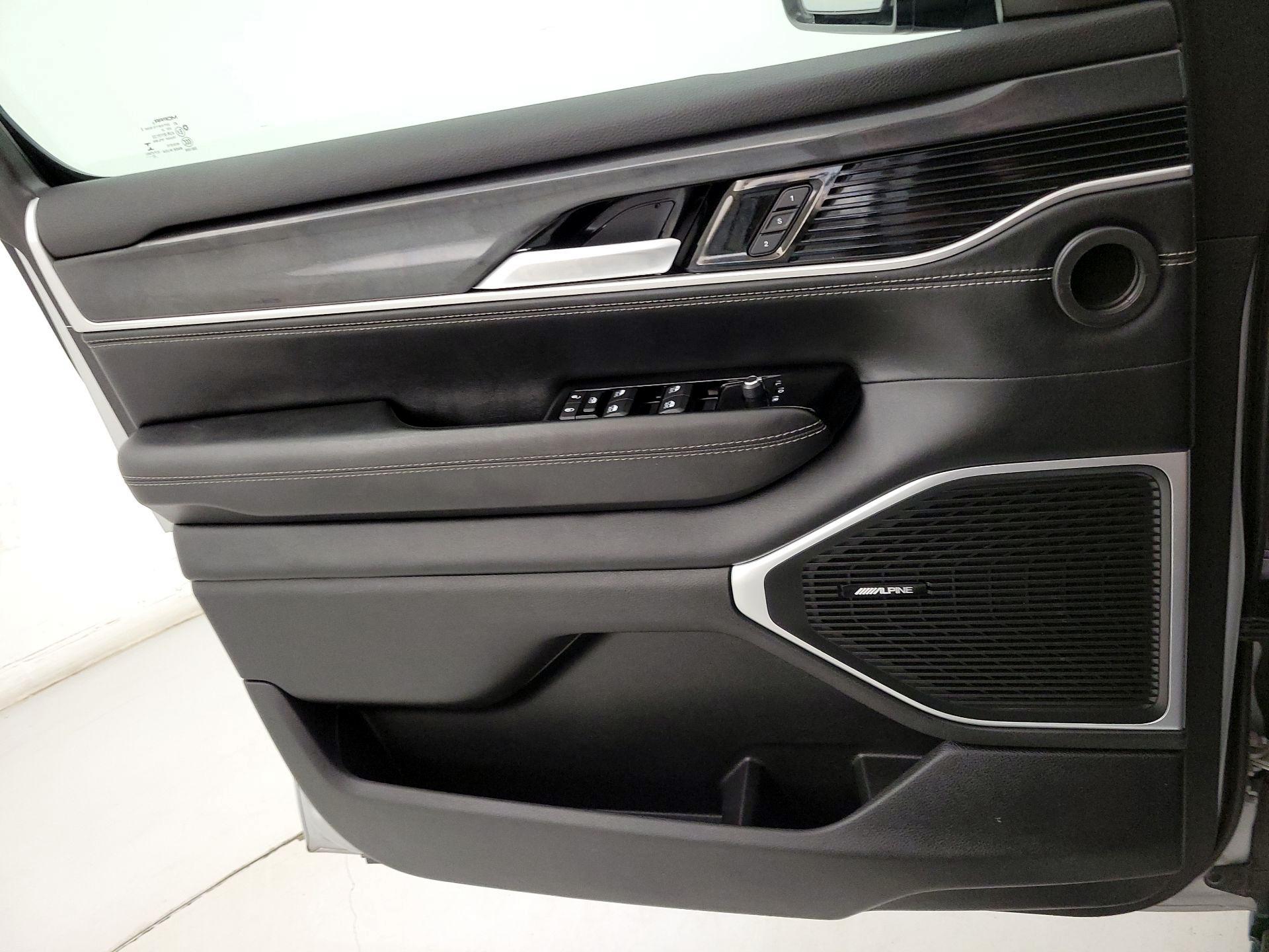 Thumbnail: 2022 Jeep Wagoneer - 12