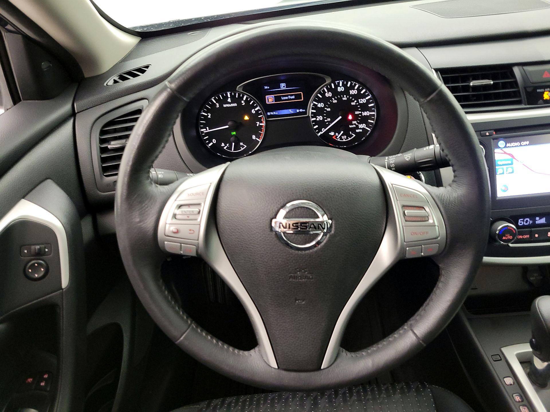Thumbnail: 2017 Nissan Altima - 10