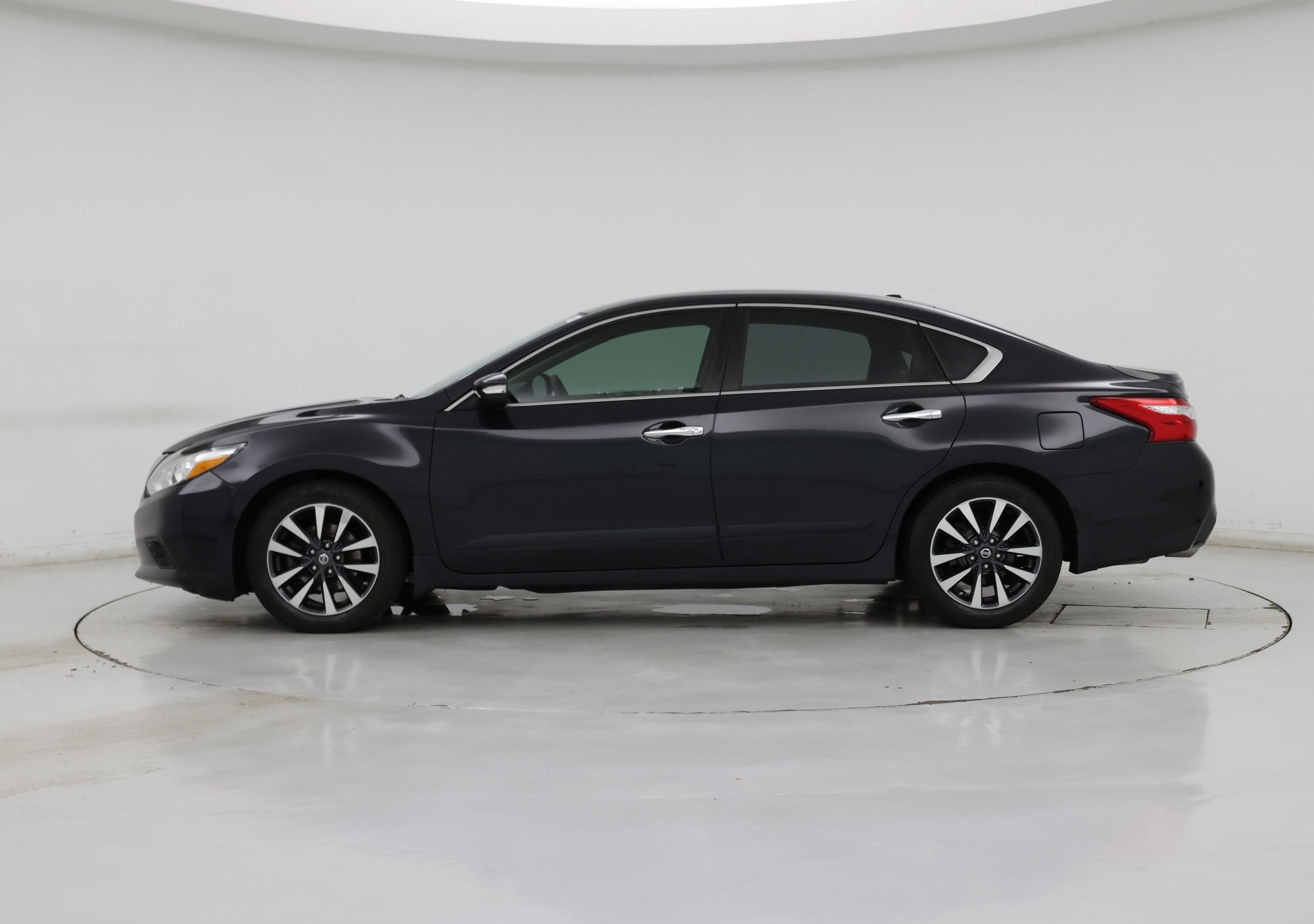 Thumbnail: 2017 Nissan Altima - 3