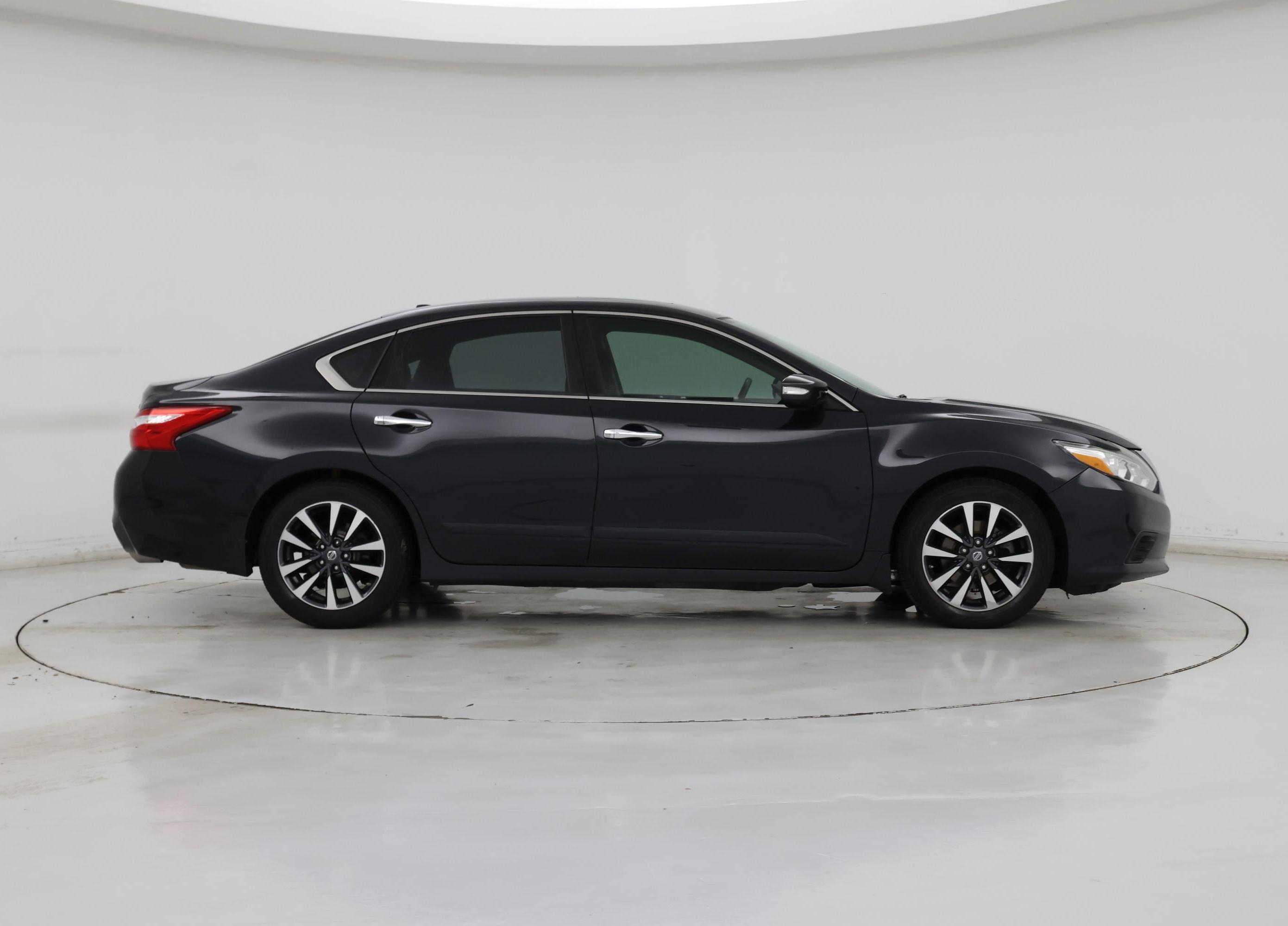 Thumbnail: 2017 Nissan Altima - 7