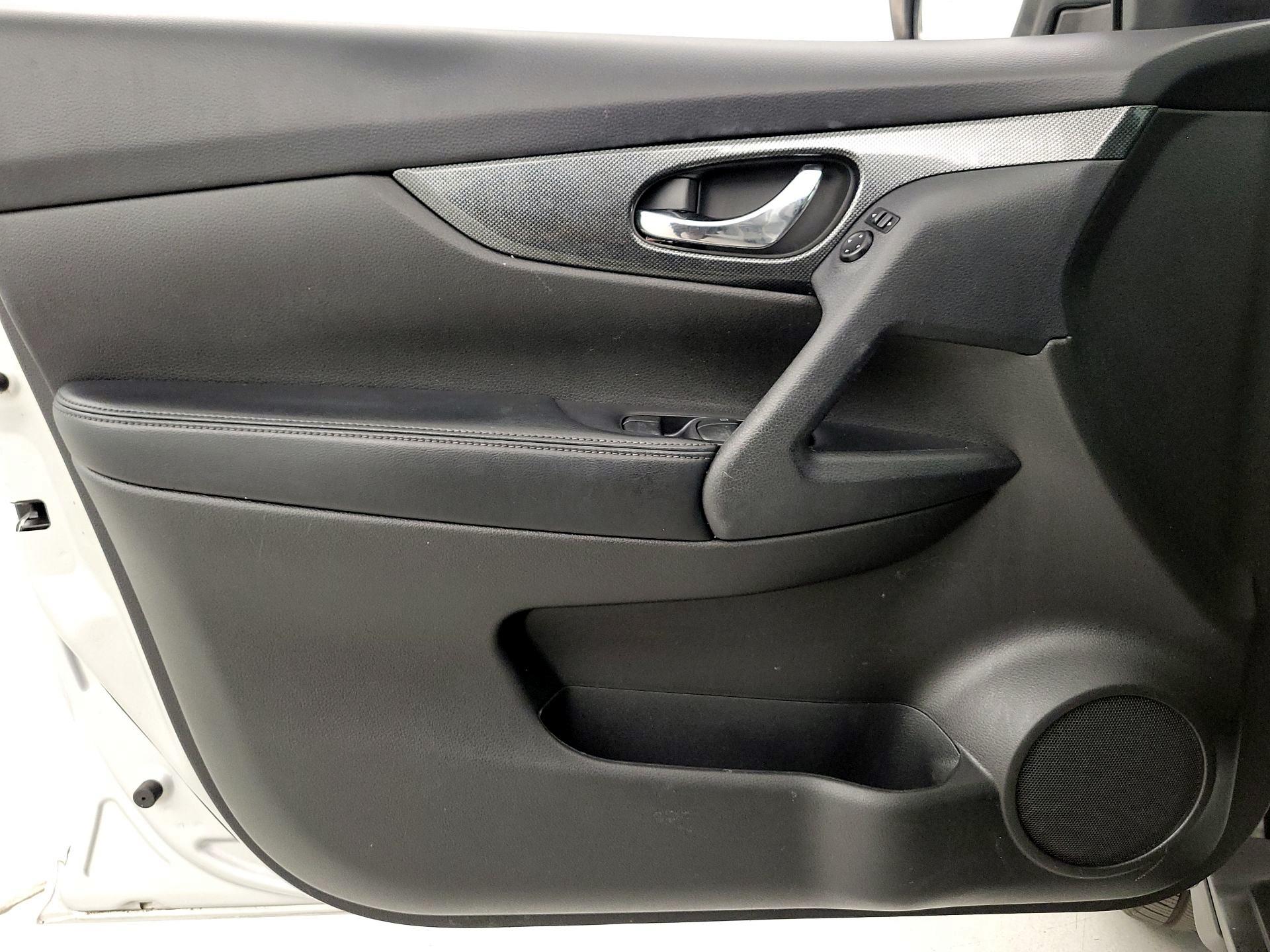 Thumbnail: 2015 Nissan Rogue - 12