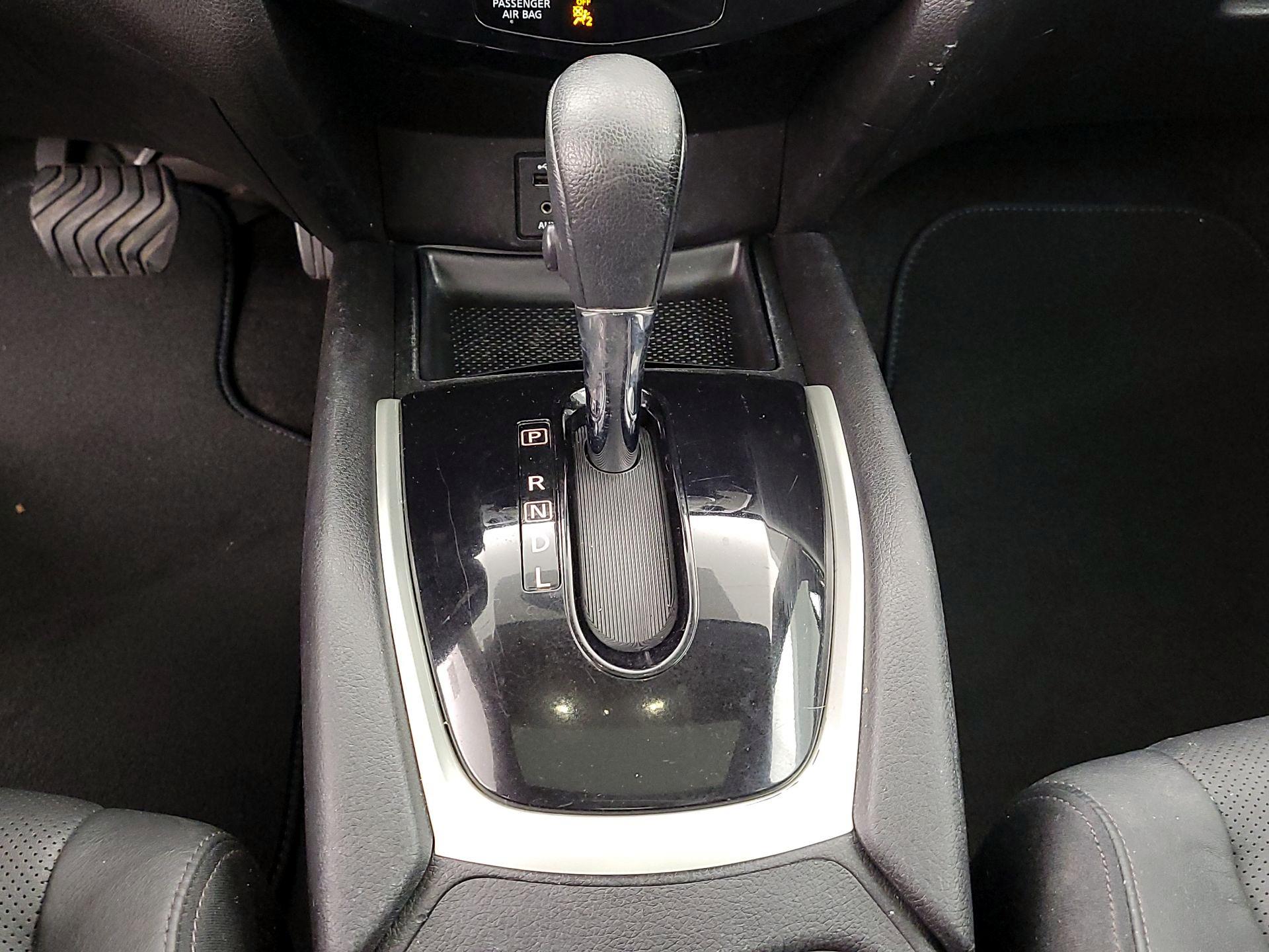 Thumbnail: 2015 Nissan Rogue - 18