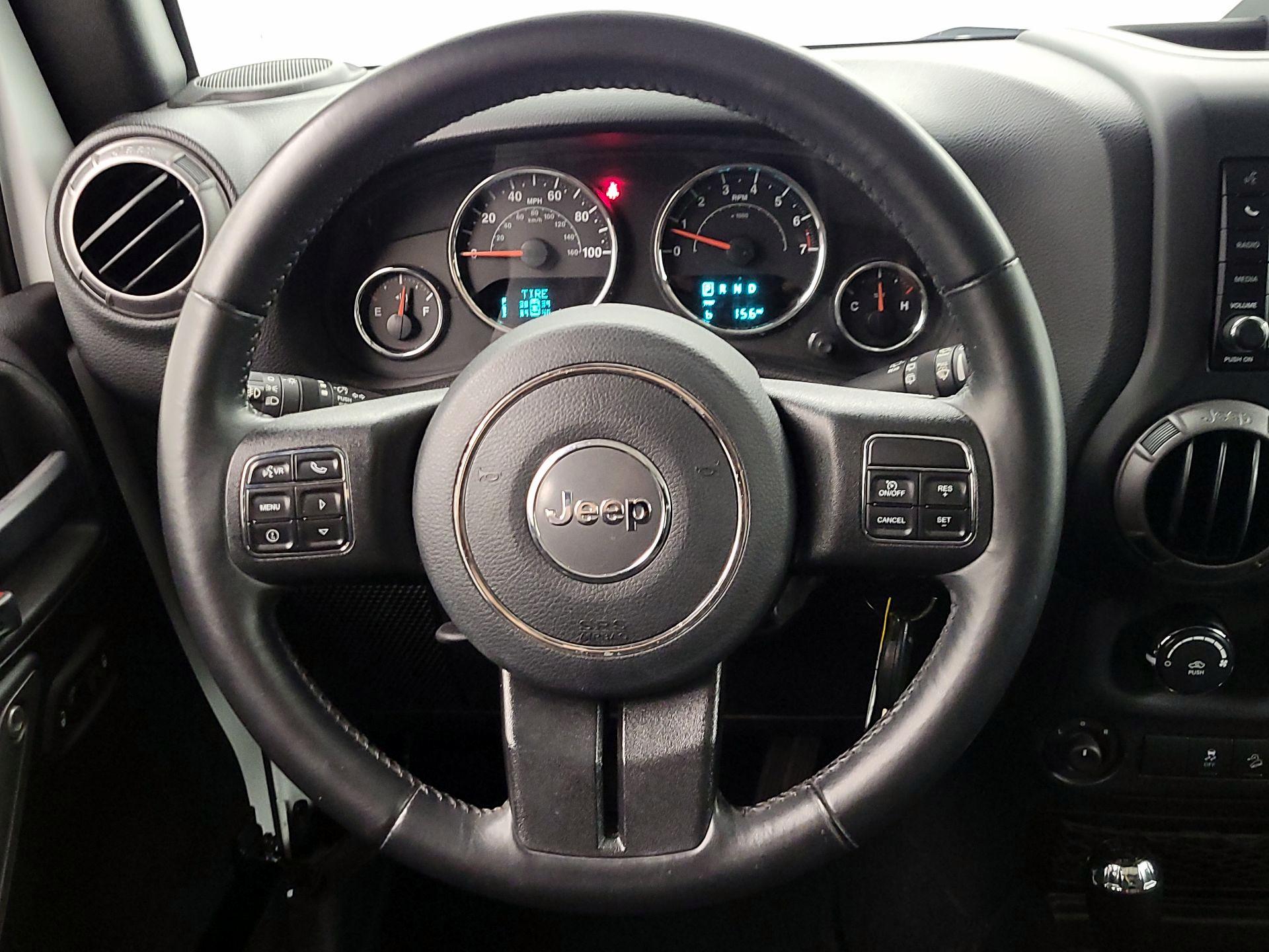 Thumbnail: 2017 Jeep Wrangler - 10