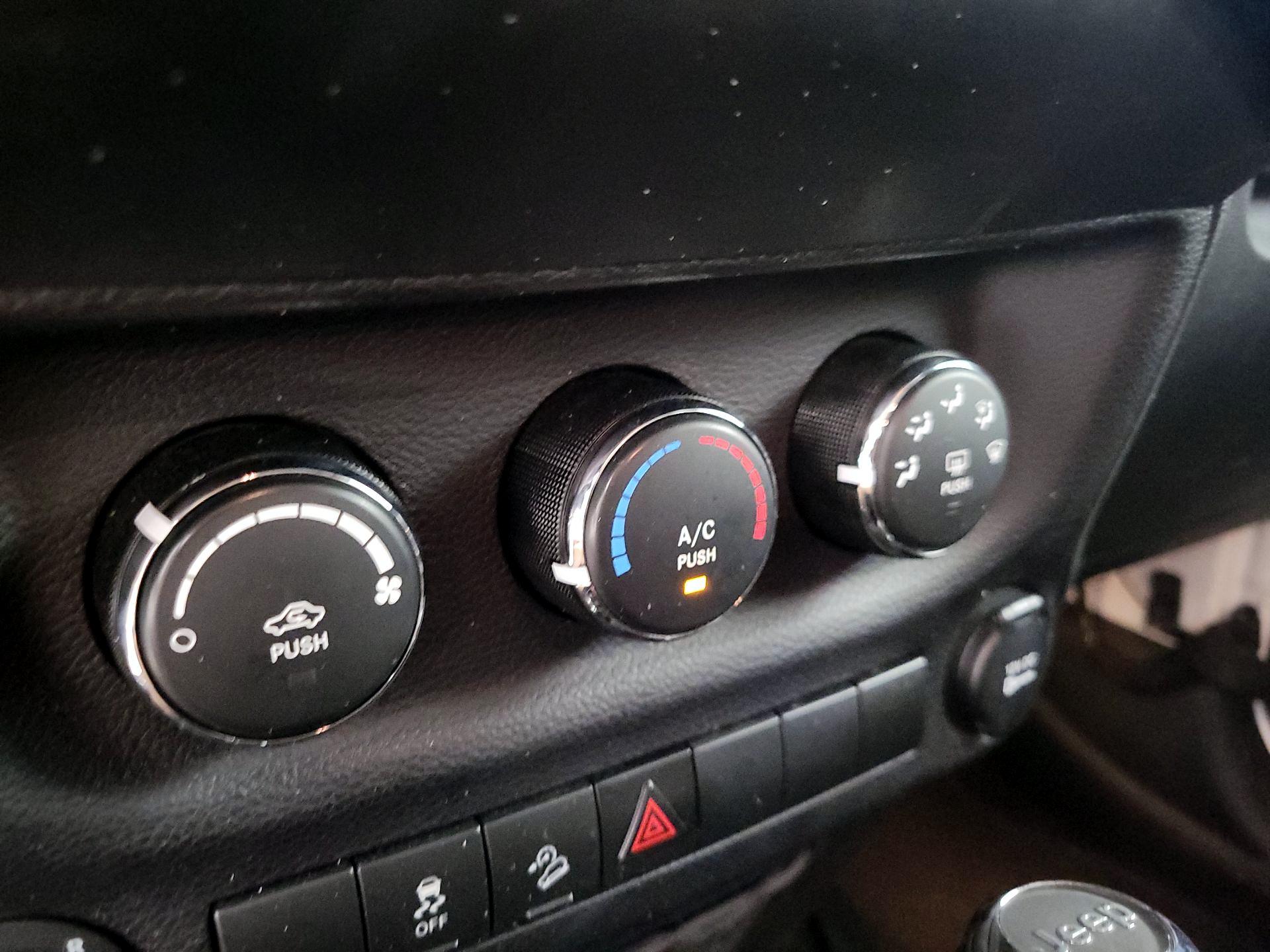 Thumbnail: 2017 Jeep Wrangler - 15