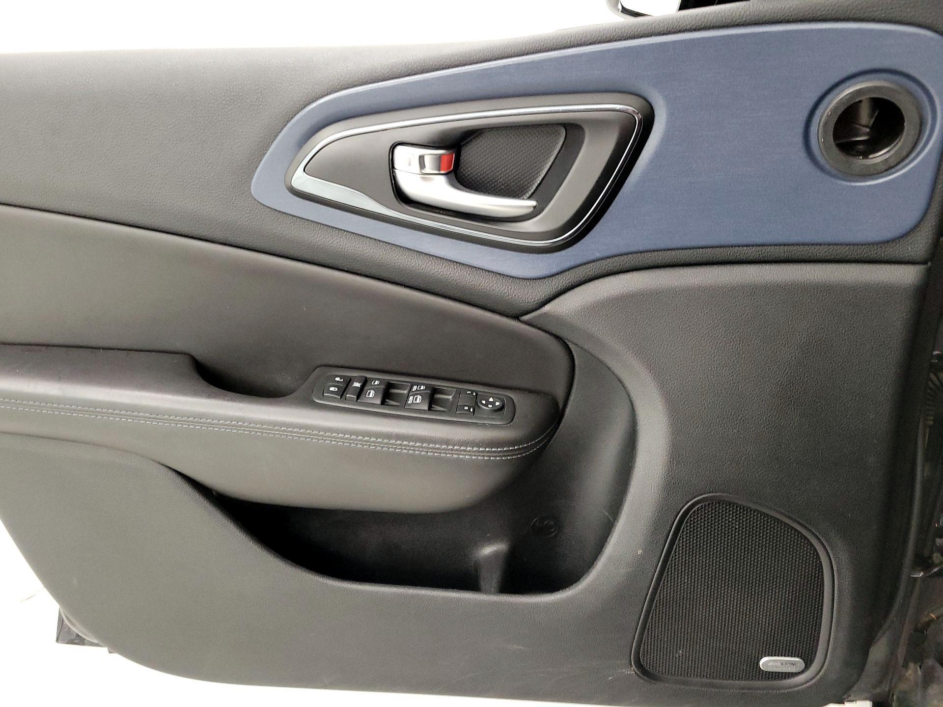 Thumbnail: 2015 Chrysler 200 - 12