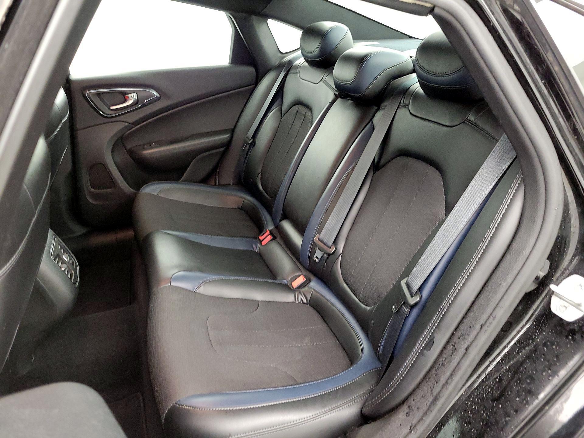 Thumbnail: 2015 Chrysler 200 - 20