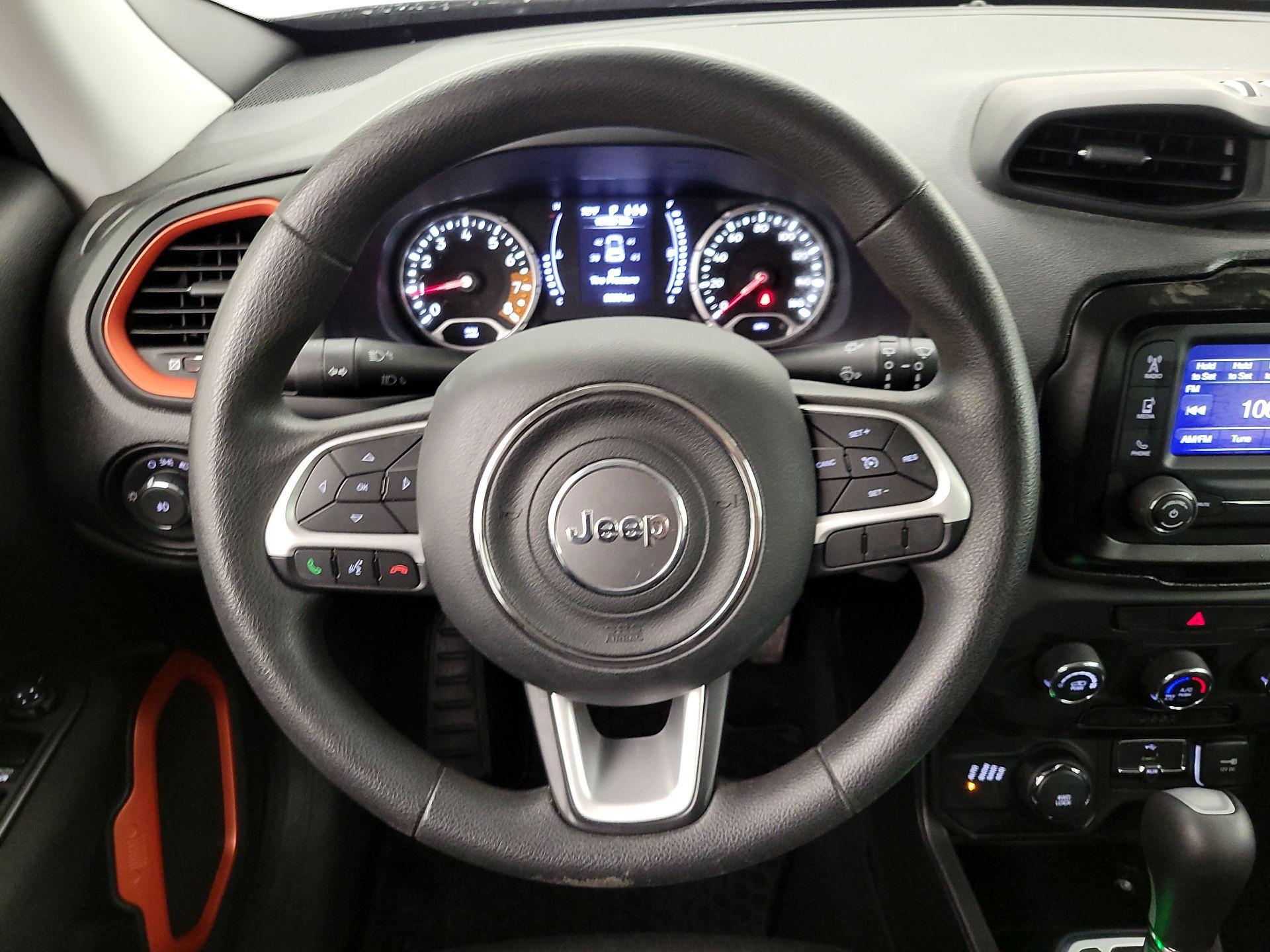 Thumbnail: 2019 Jeep Renegade - 10