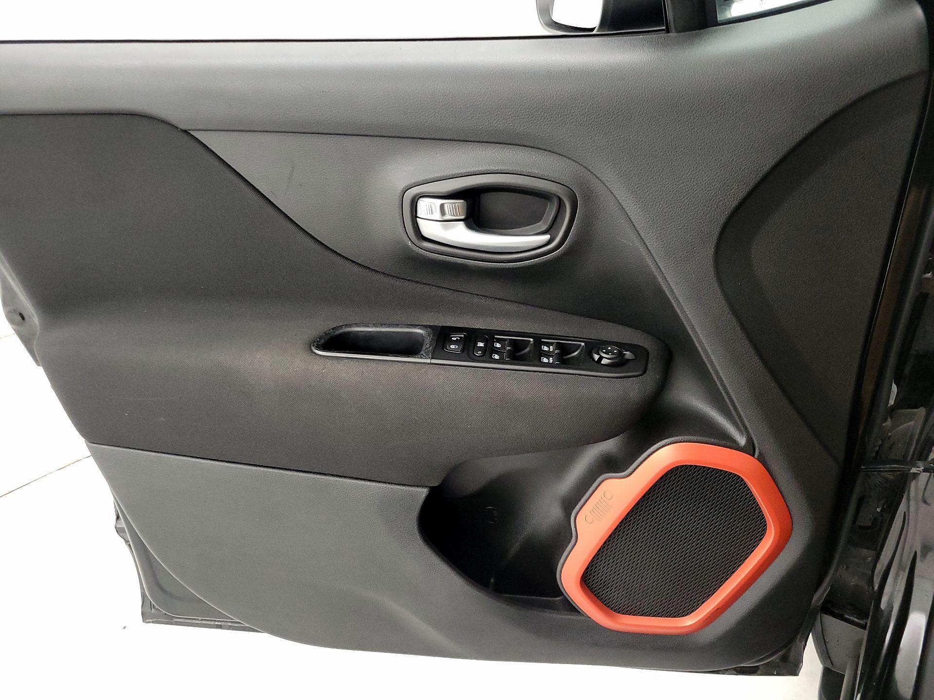 Thumbnail: 2019 Jeep Renegade - 12