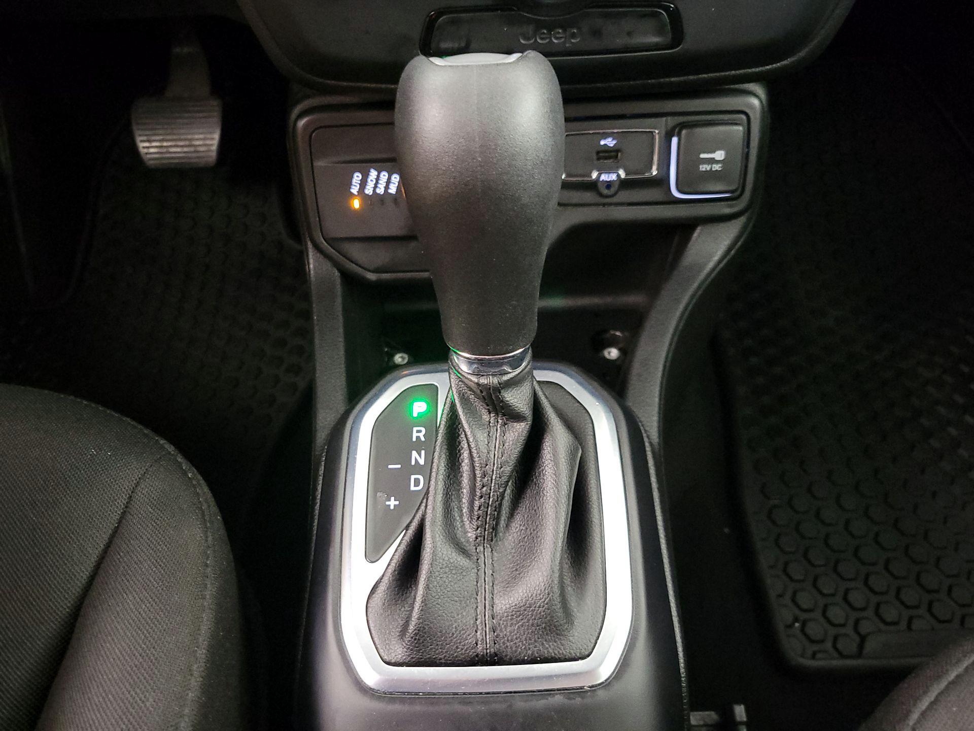 Thumbnail: 2019 Jeep Renegade - 17
