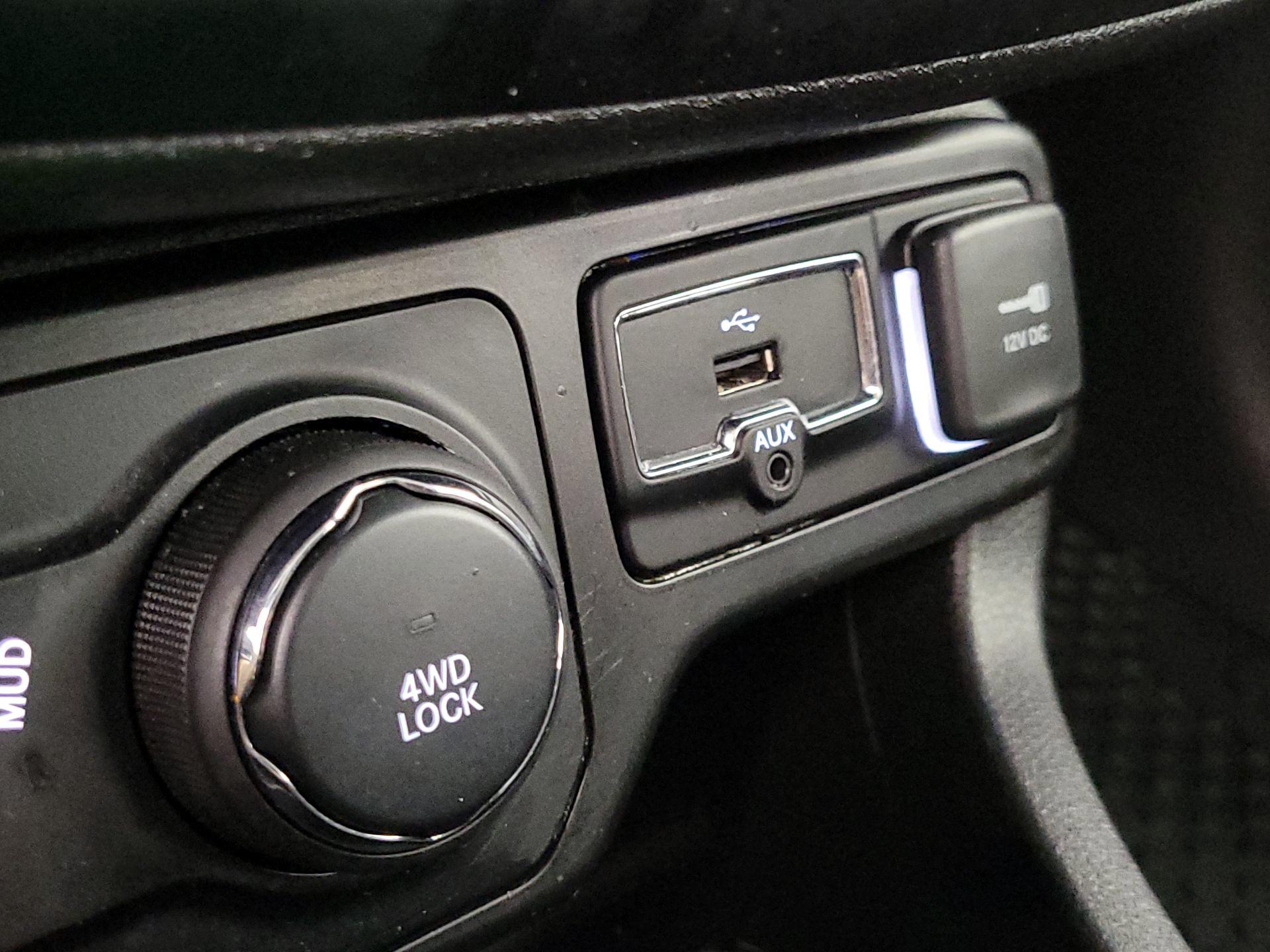 Thumbnail: 2019 Jeep Renegade - 18
