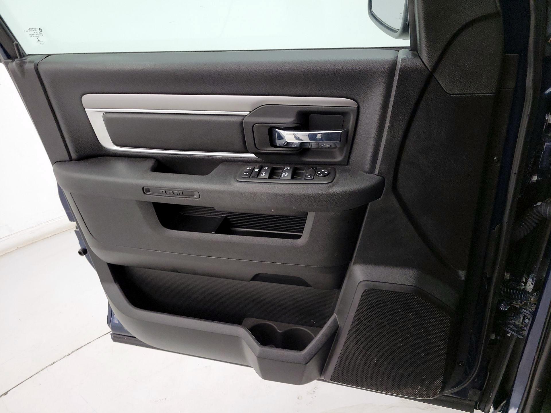 Thumbnail: 2022 RAM 1500 Classic - 12