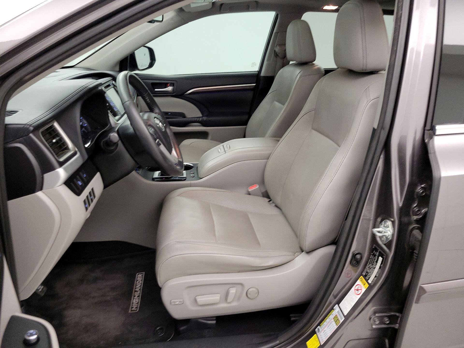 Thumbnail: 2015 Toyota Highlander - 11