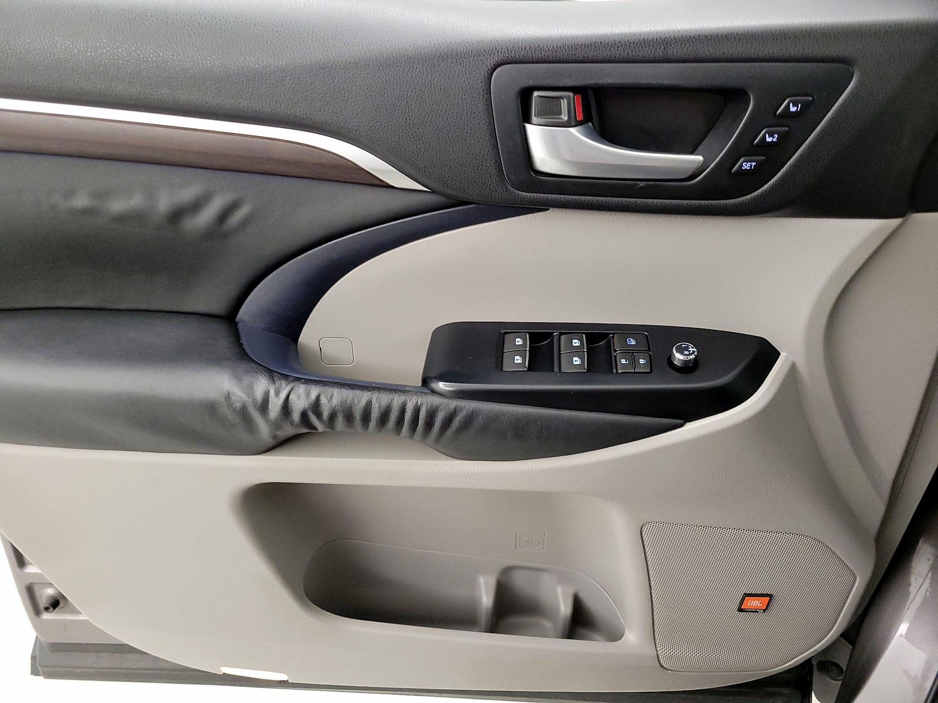 Thumbnail: 2015 Toyota Highlander - 12