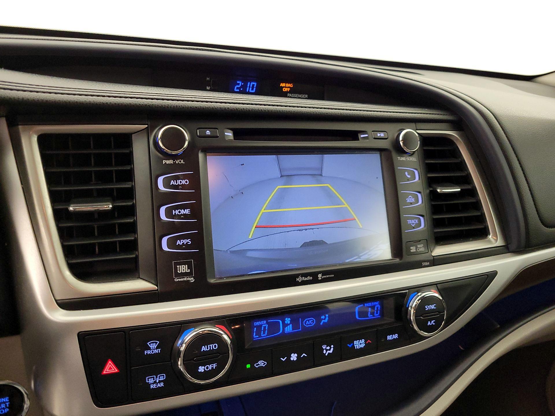 Thumbnail: 2015 Toyota Highlander - 15